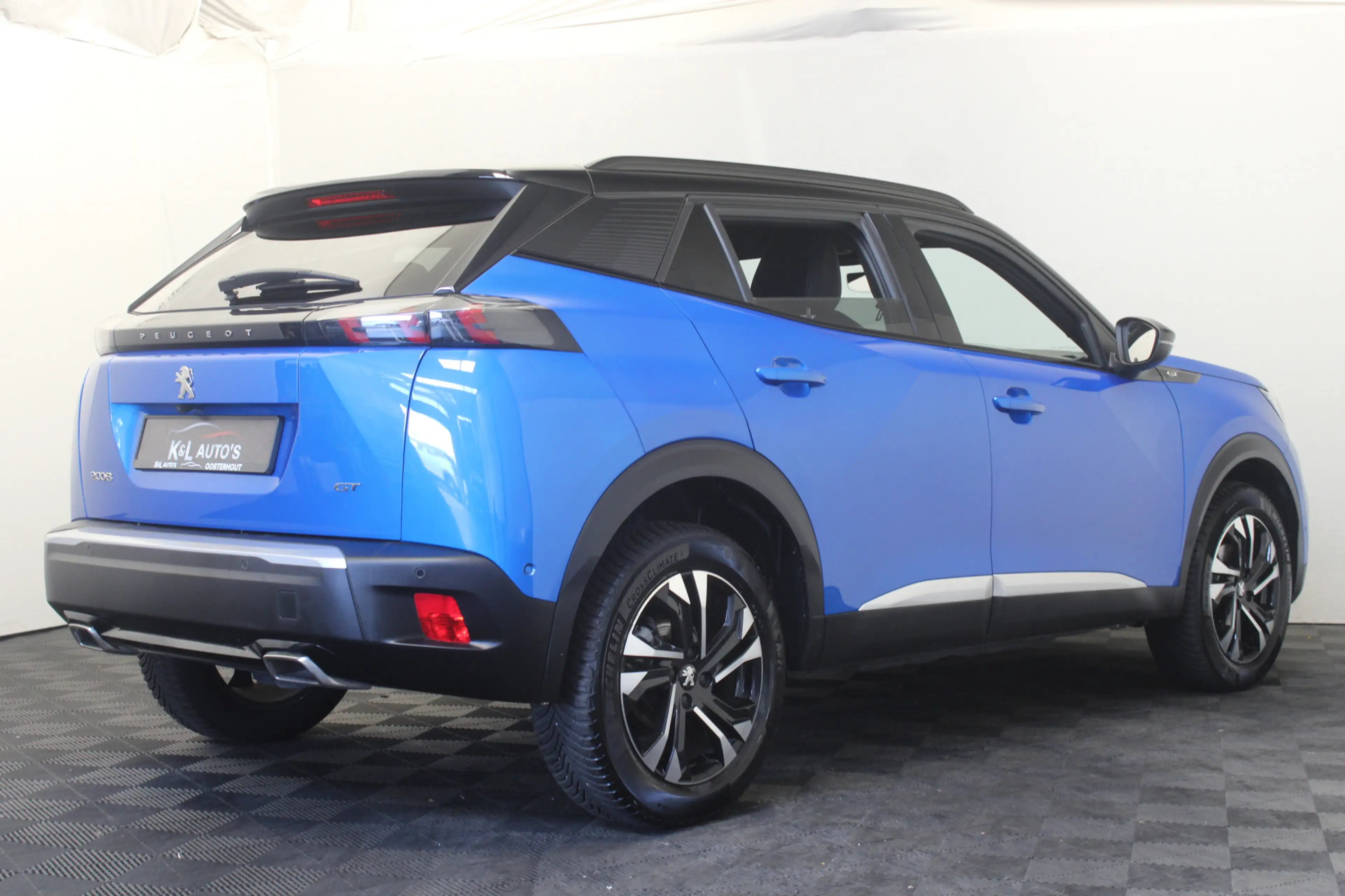 Peugeot 2008 1.2 PureTech GT — photo 10