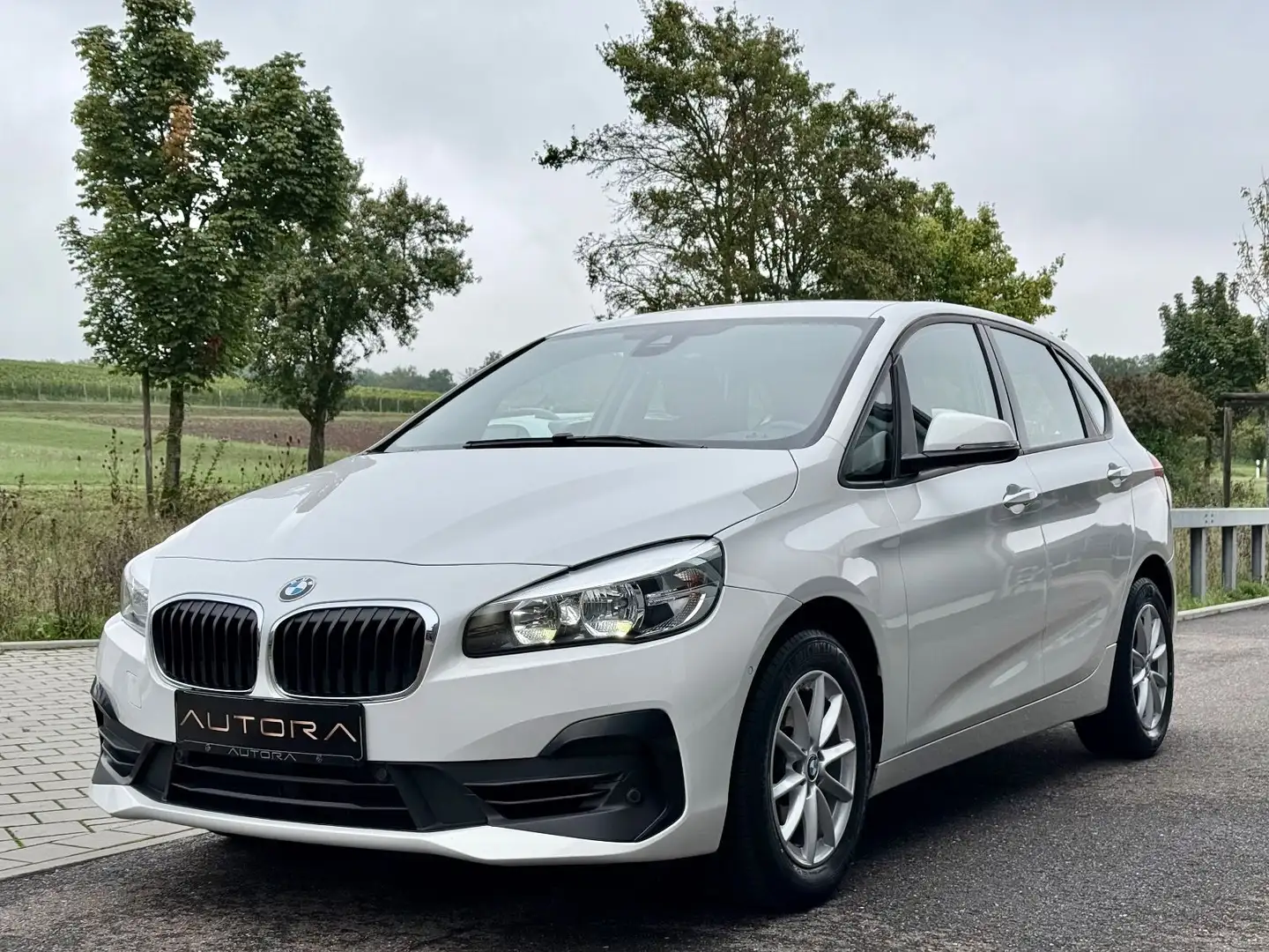 BMW 218 i Active Tourer Advantage |AUTOMATIK|2.HAND| Blanc - 2