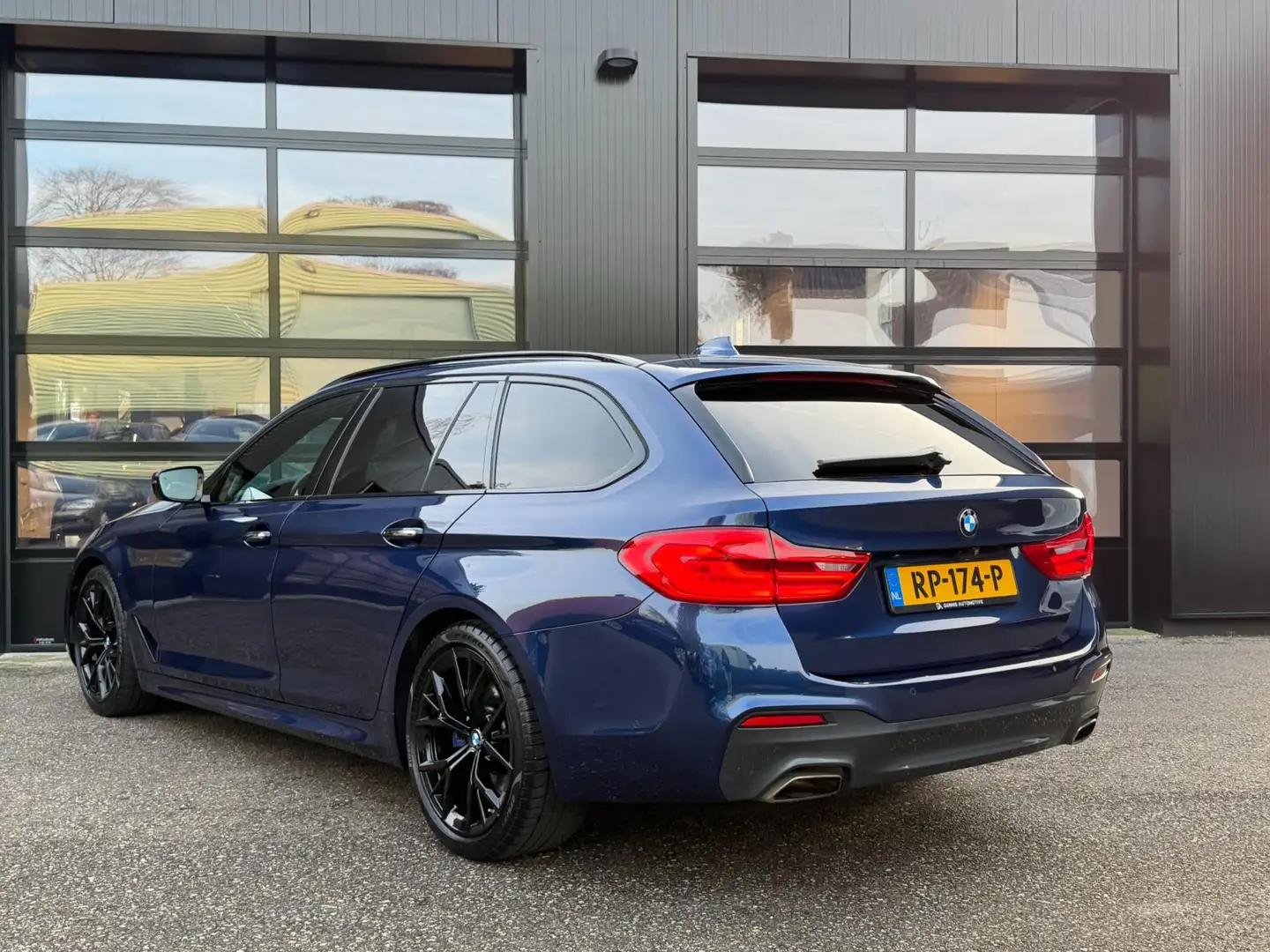 BMW 540 5-Serie Touring 540i xDrive M-Sport Mediterran Bla Blau - 2