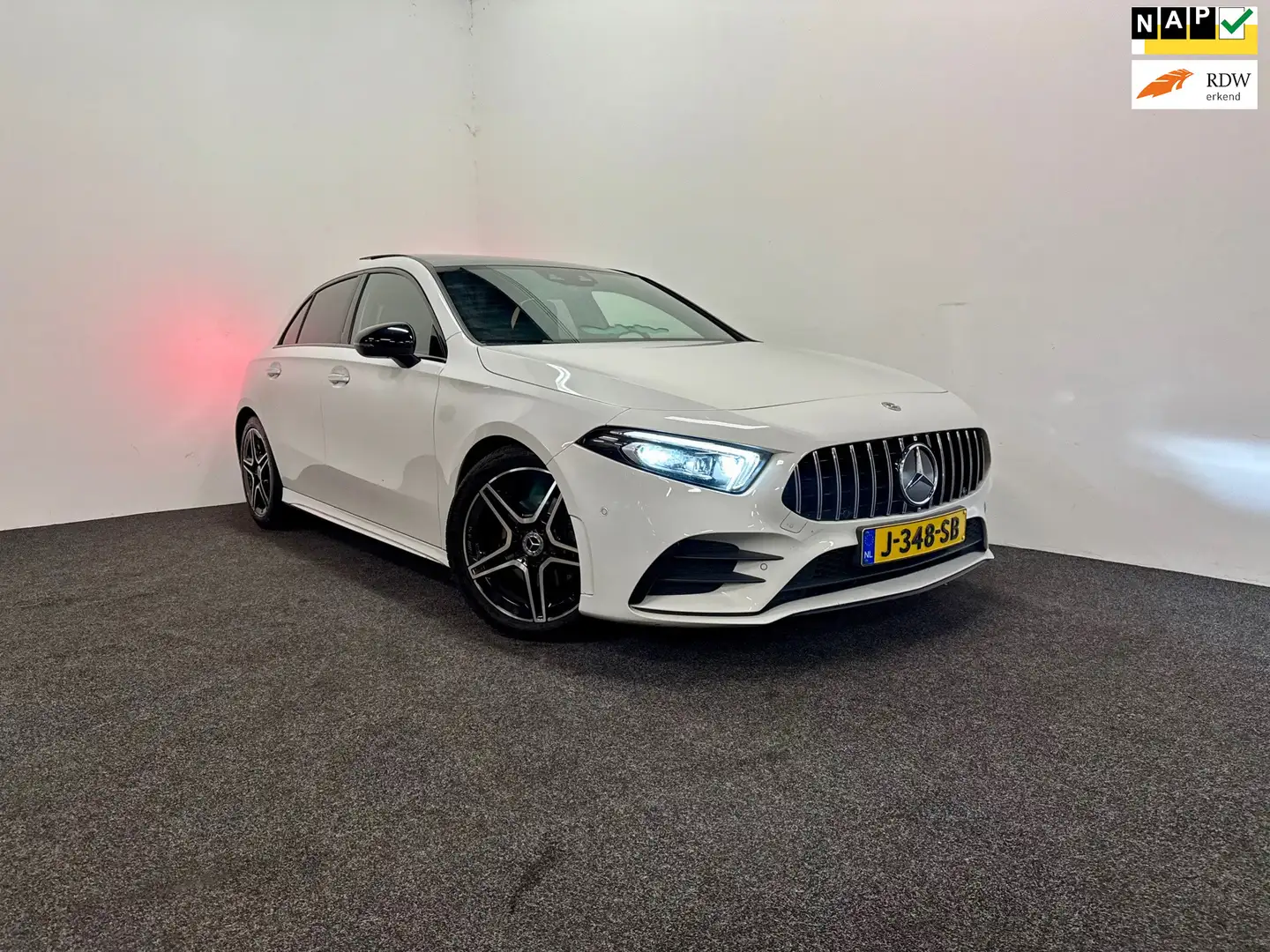 Mercedes-Benz A-klasse PANO | sfeerverlichting | Keyless | NAP Wit - 1