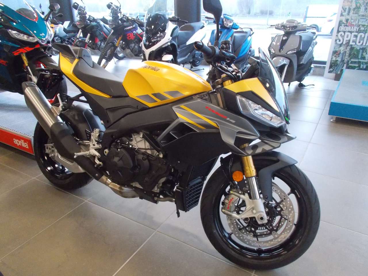 Aprilia Tuono V4