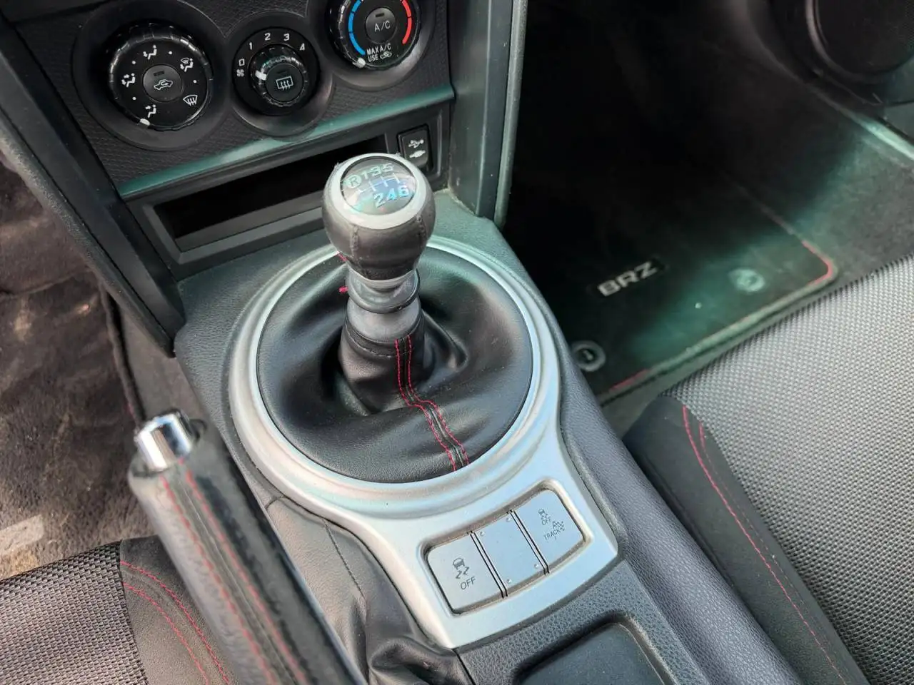 Subaru BRZ снимка Subaru BRZ