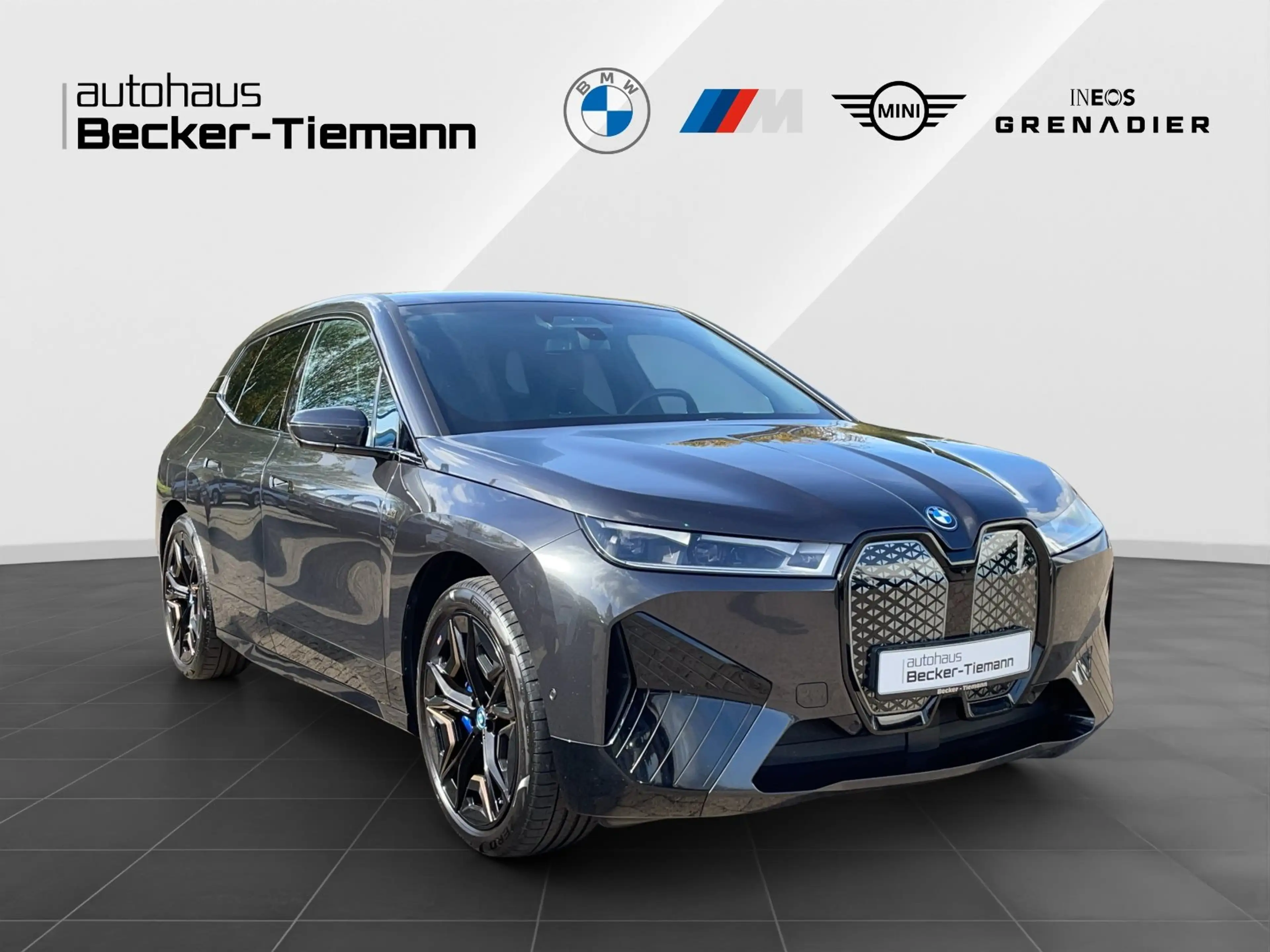 BMW iX M60 / B&W HiFi / Driving+Parking Professional — photo 8