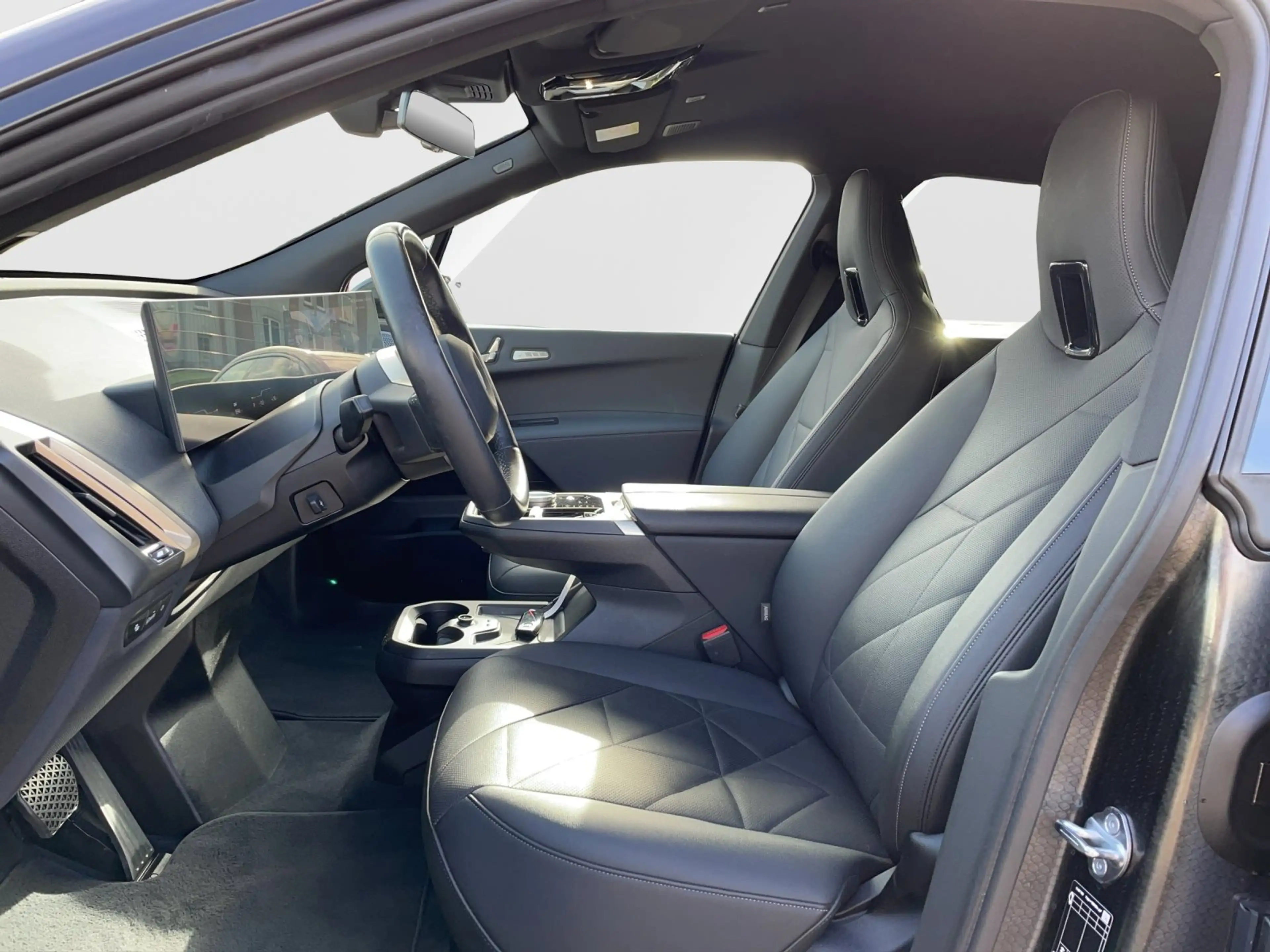 BMW iX M60 / B&W HiFi / Driving+Parking Professional — photo 11