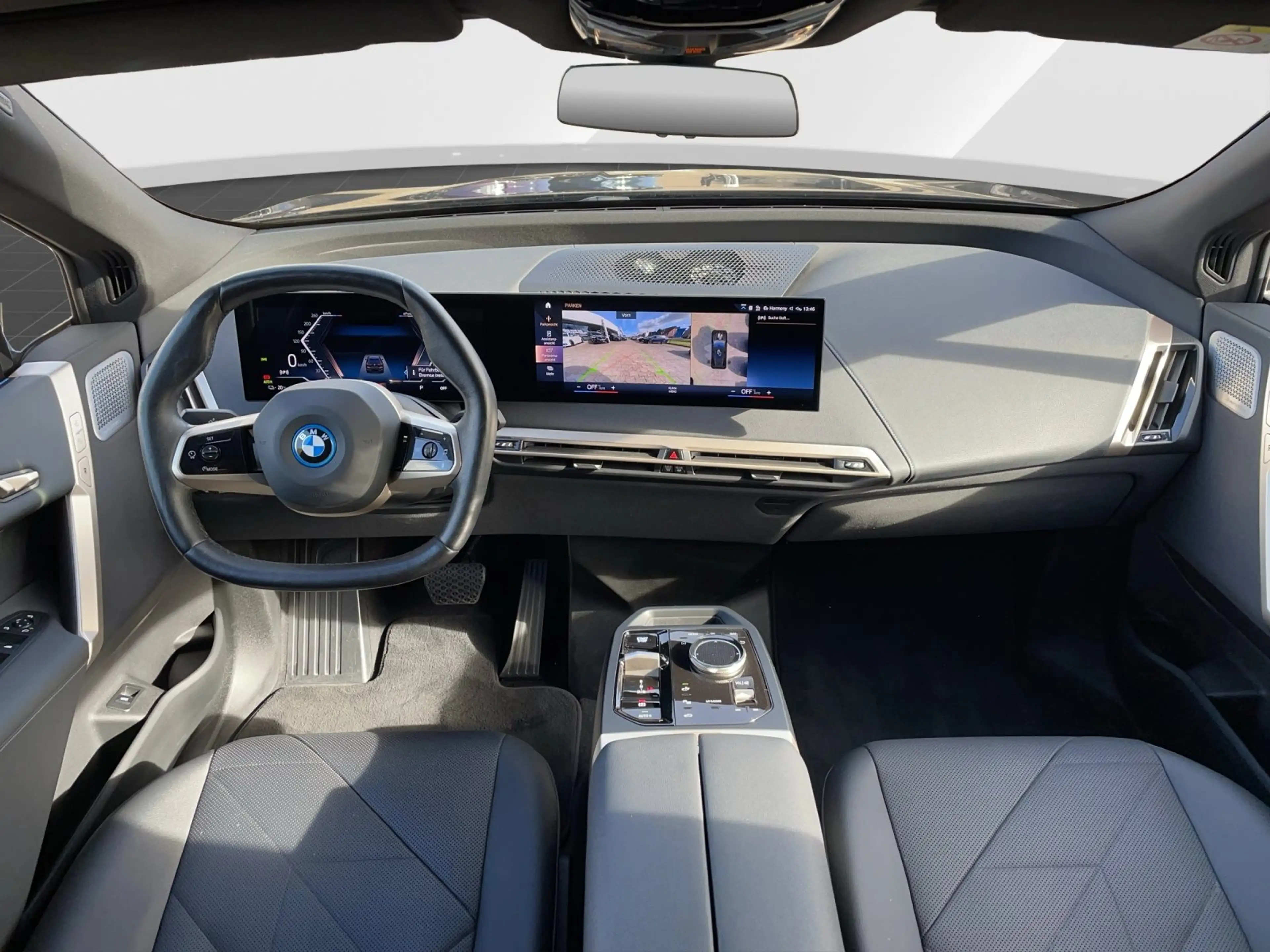 BMW iX M60 / B&W HiFi / Driving+Parking Professional — photo 9