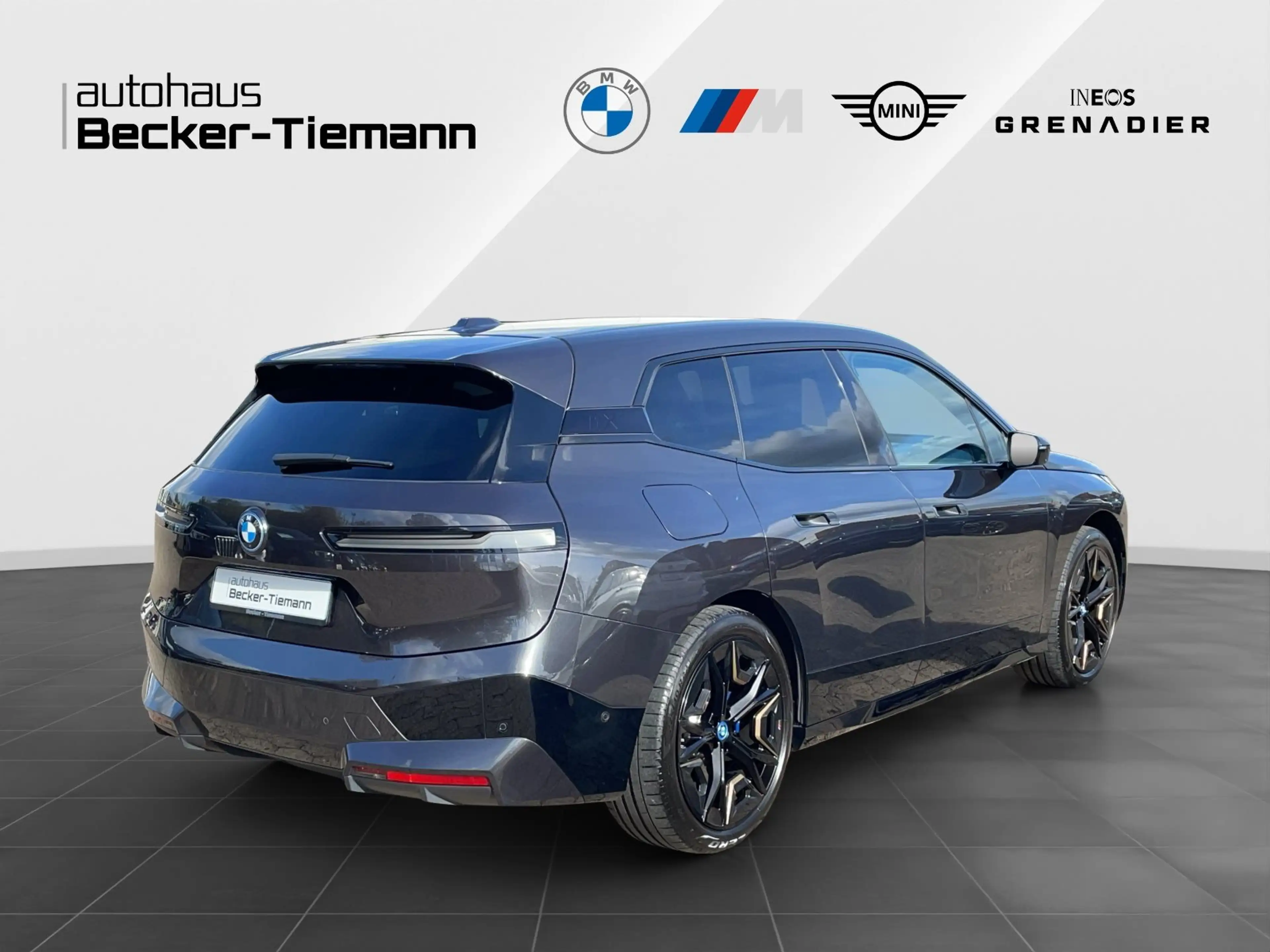 BMW iX M60 / B&W HiFi / Driving+Parking Professional — photo 7