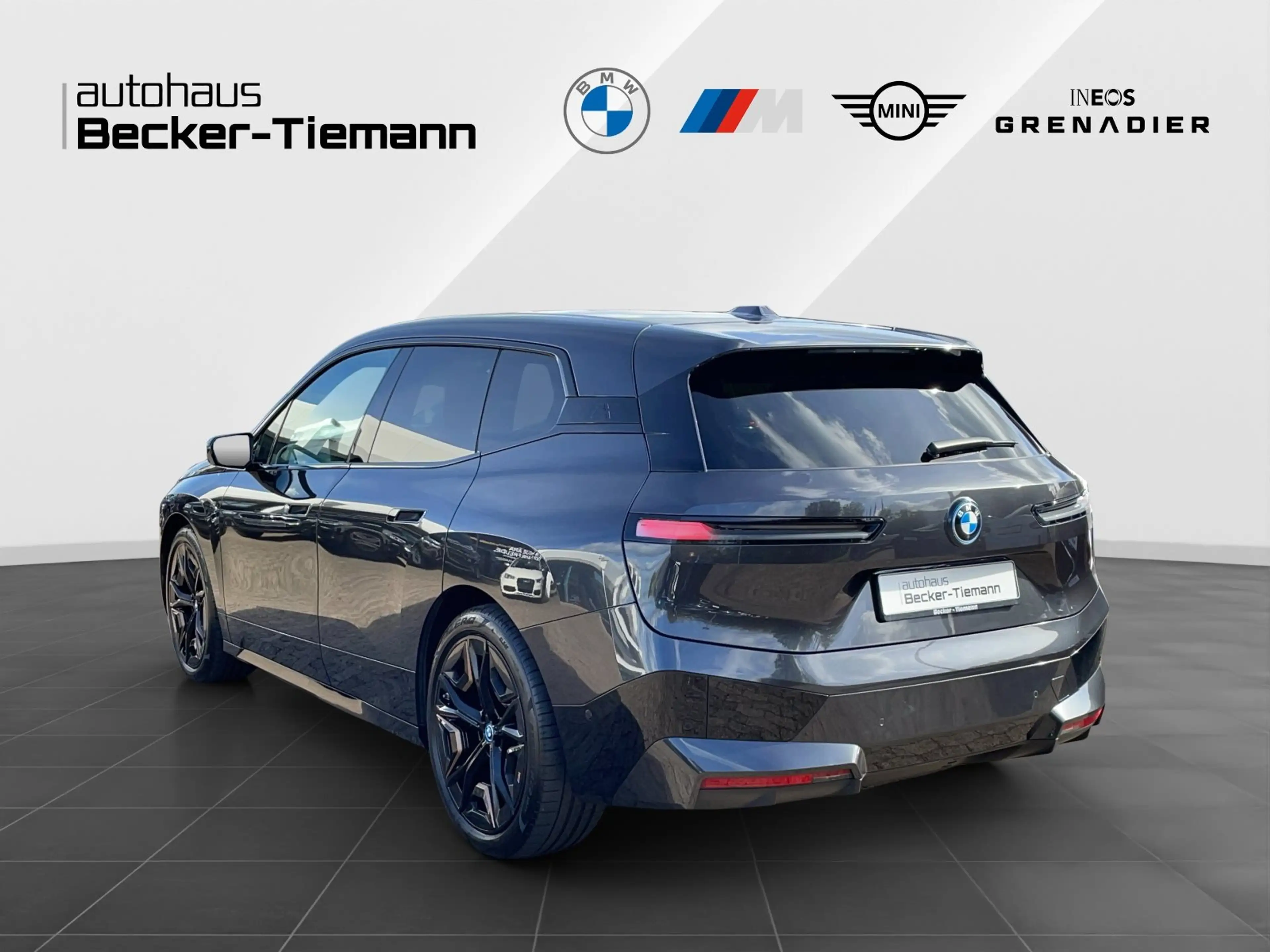 BMW iX M60 / B&W HiFi / Driving+Parking Professional — photo 5