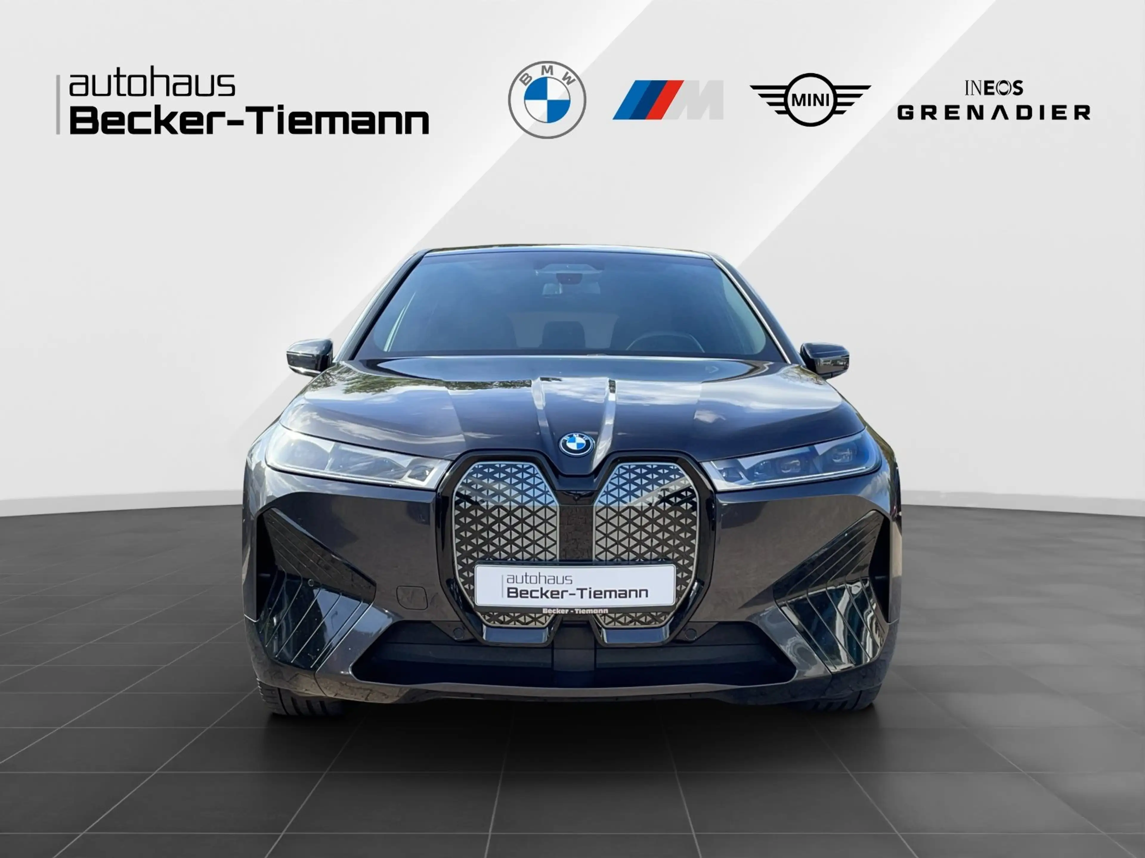 BMW iX M60 / B&W HiFi / Driving+Parking Professional — photo 3