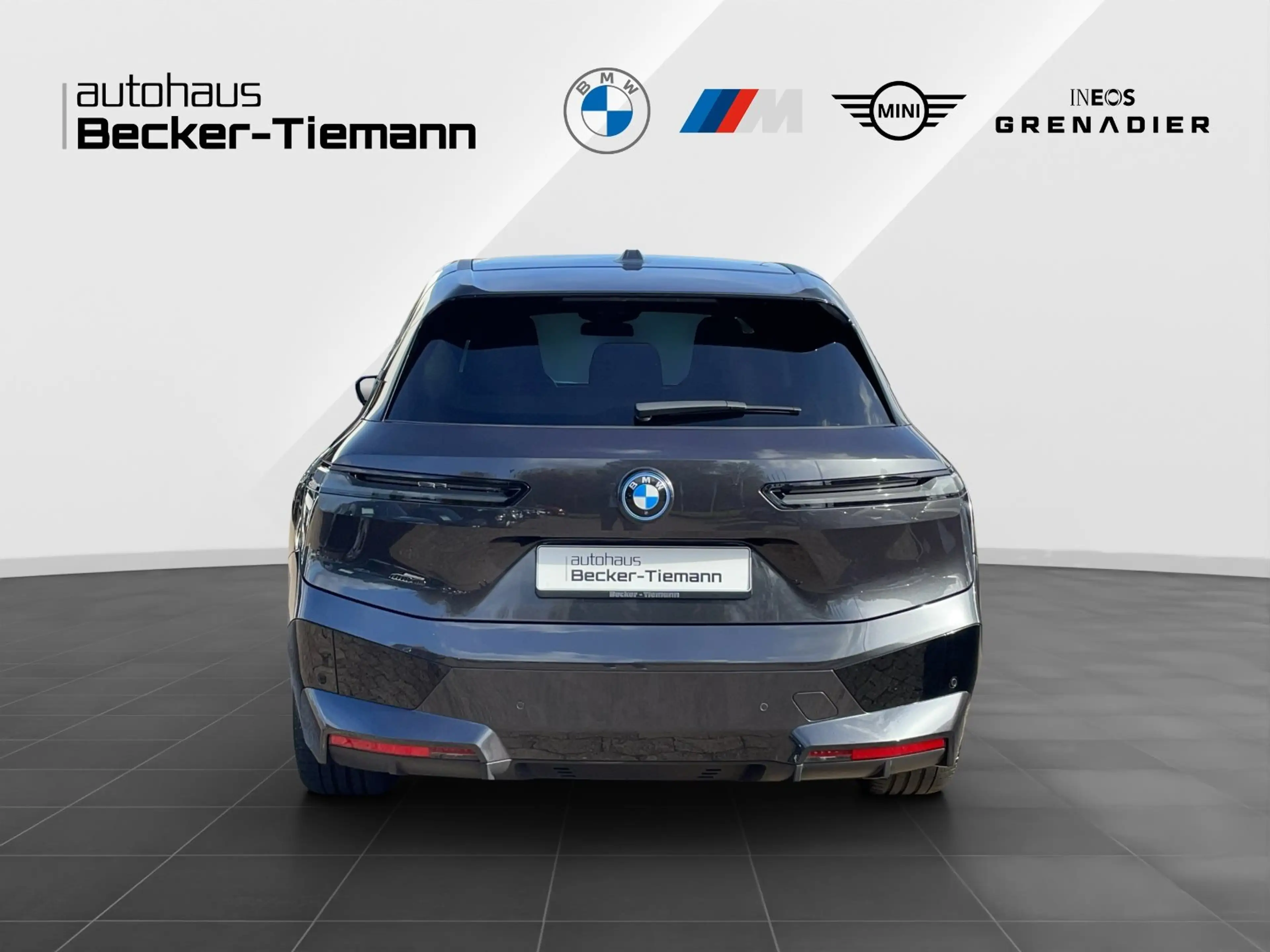 BMW iX M60 / B&W HiFi / Driving+Parking Professional — photo 6