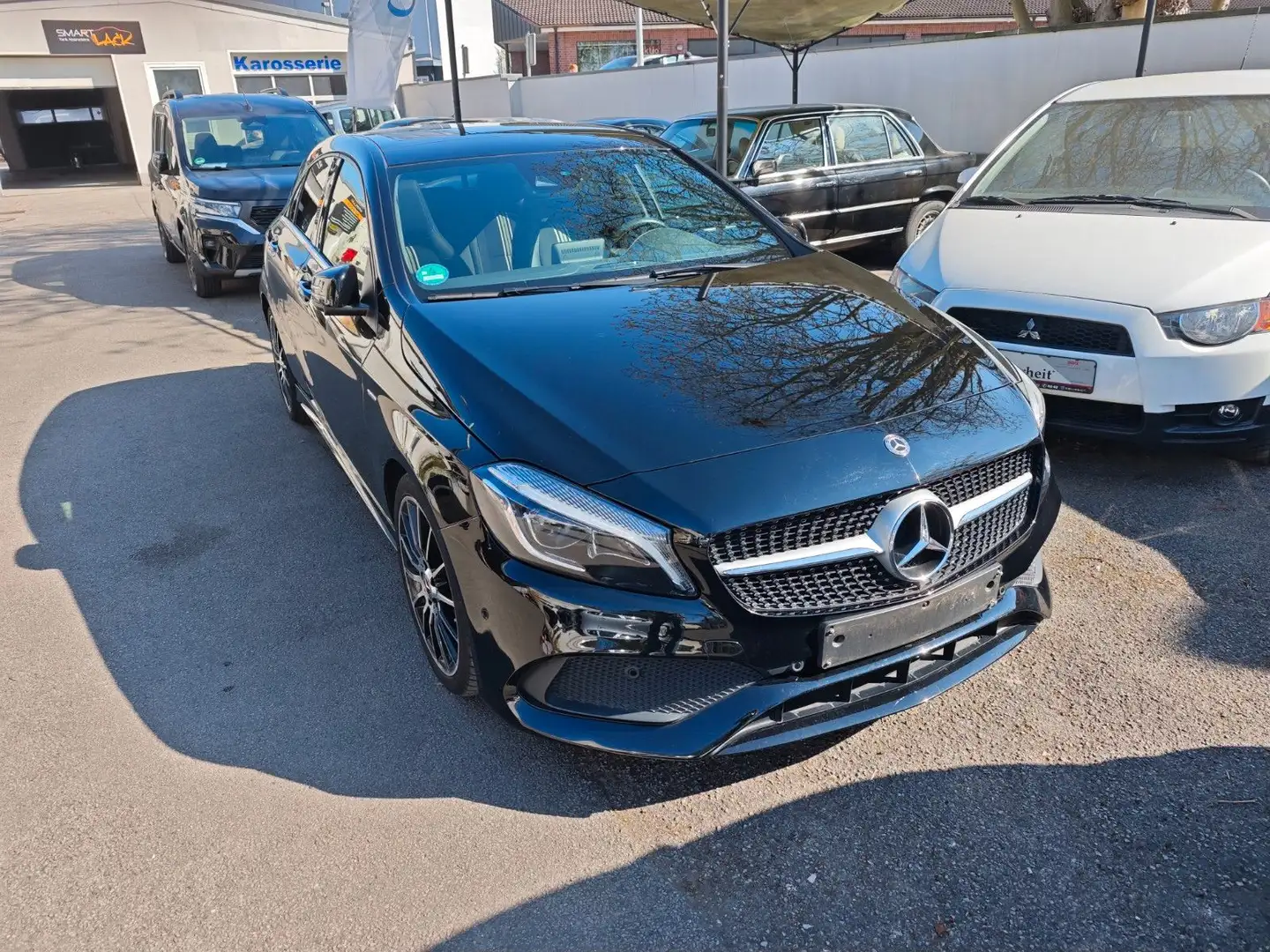Mercedes-Benz A 180 A -Klasse A 180 BlueEfficiency *PANO* Schwarz - 1