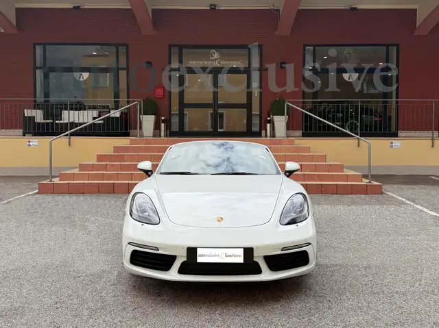 Porsche 718 Boxster view 3