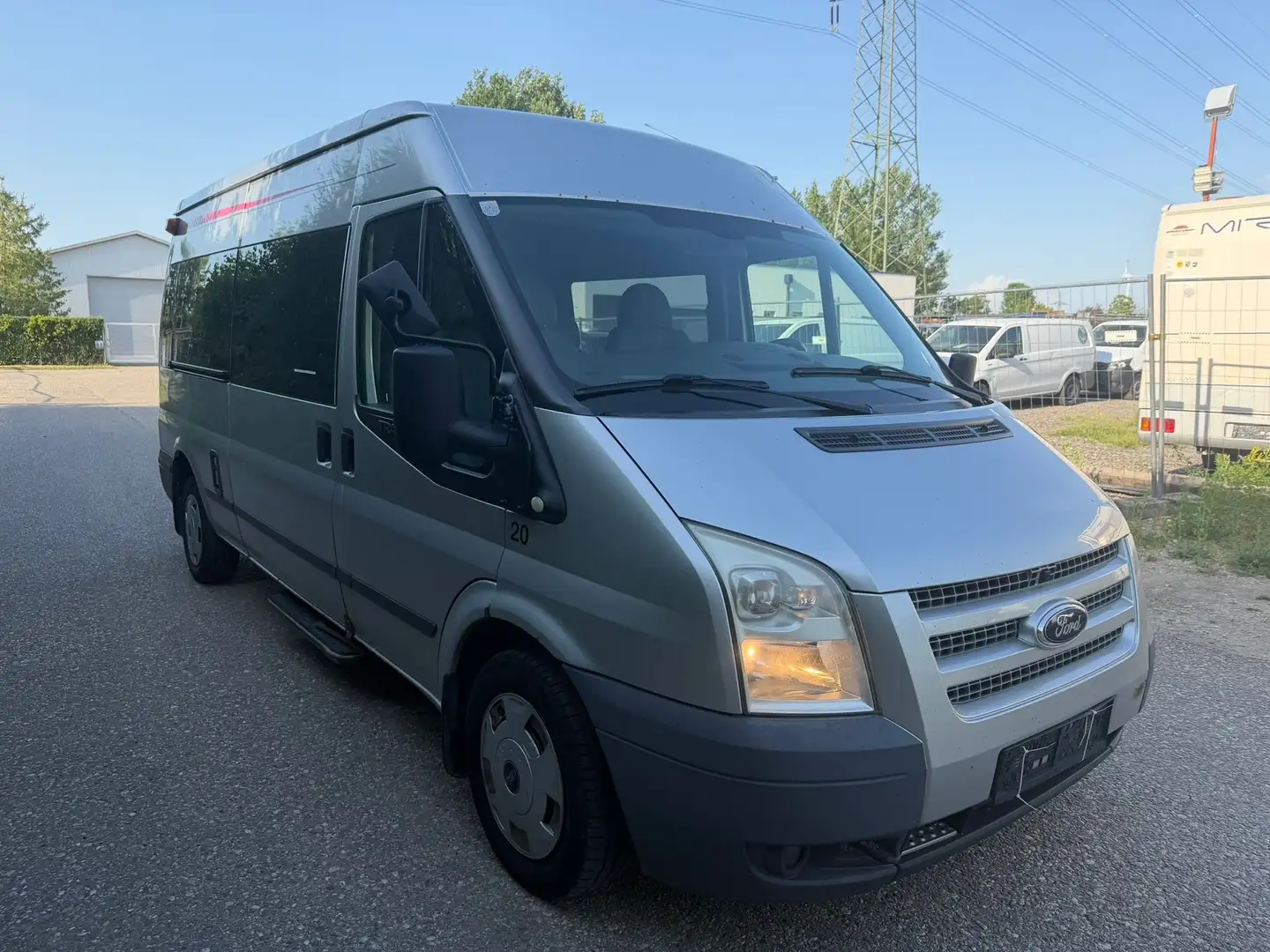 Ford Transit 9 Sitzer - 2