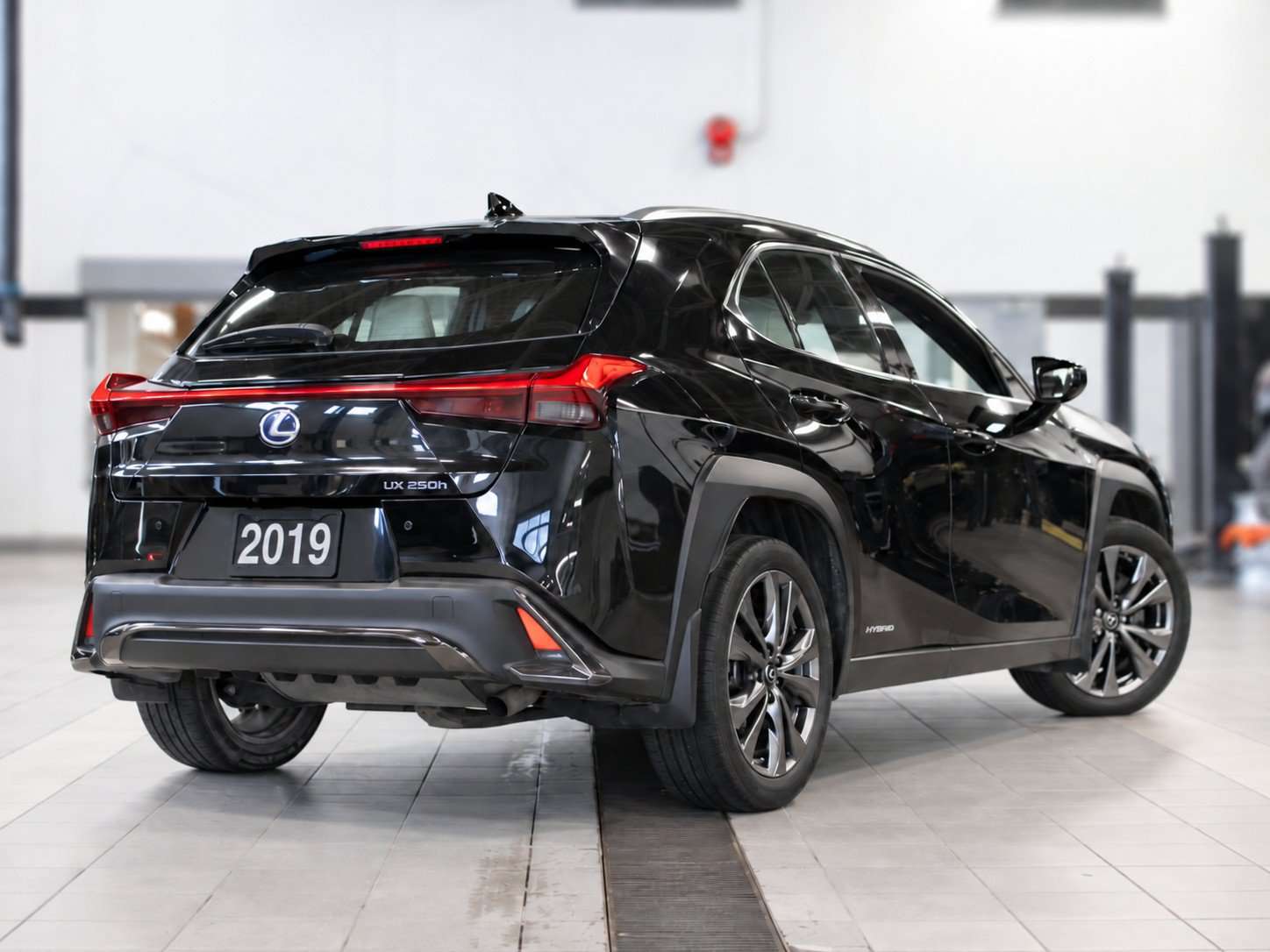 2019 Lexus UX F Sport Series 2 — photo 2