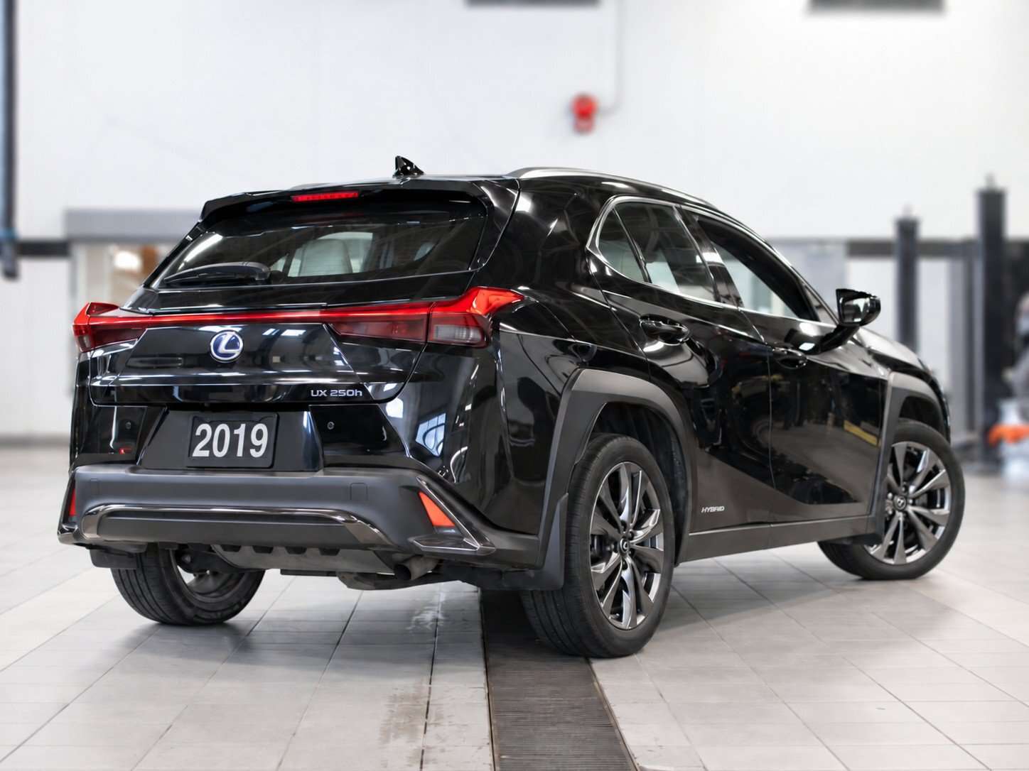 2019 Lexus UX F Sport Series 2 — снимка 2