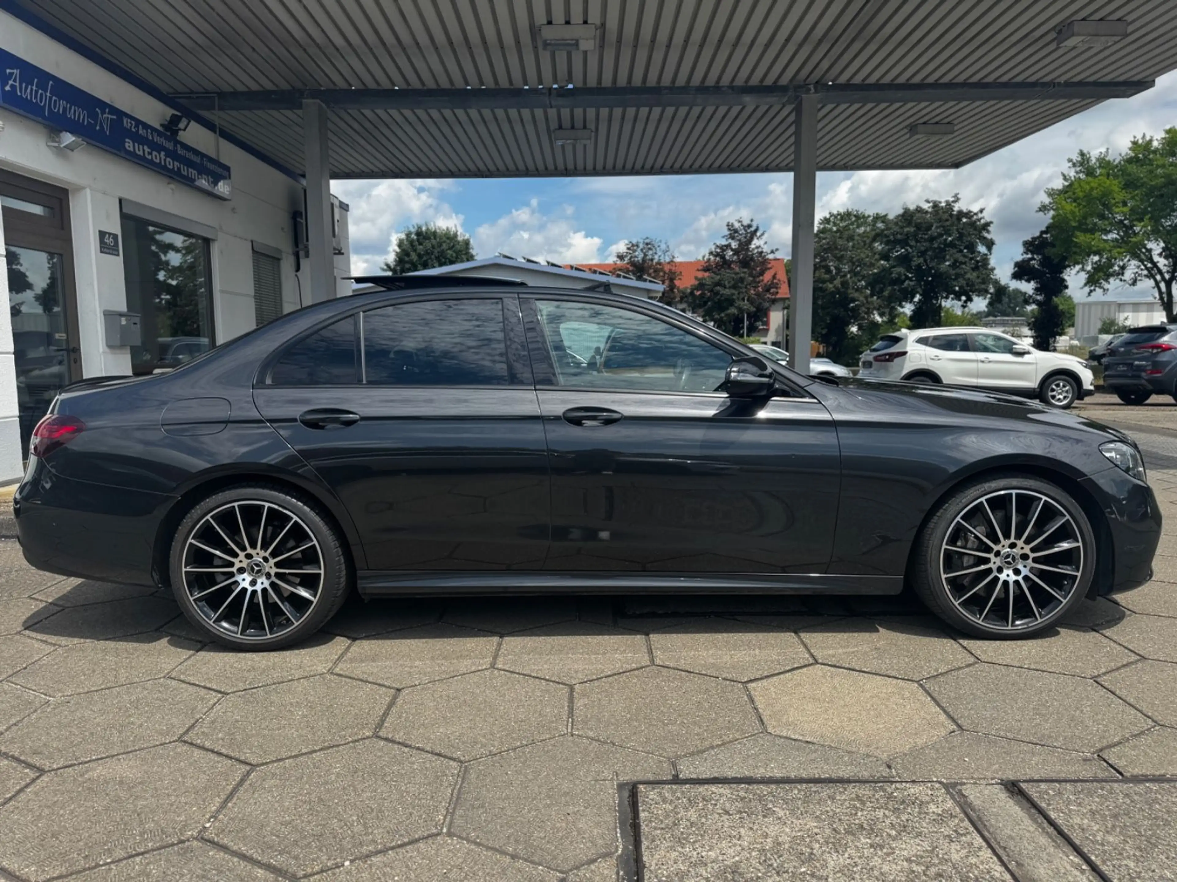 Mercedes-Benz E 400 d AMG 4MATIC/PANO/HUD/MULTIBEAM/STANDHZG — photo 2