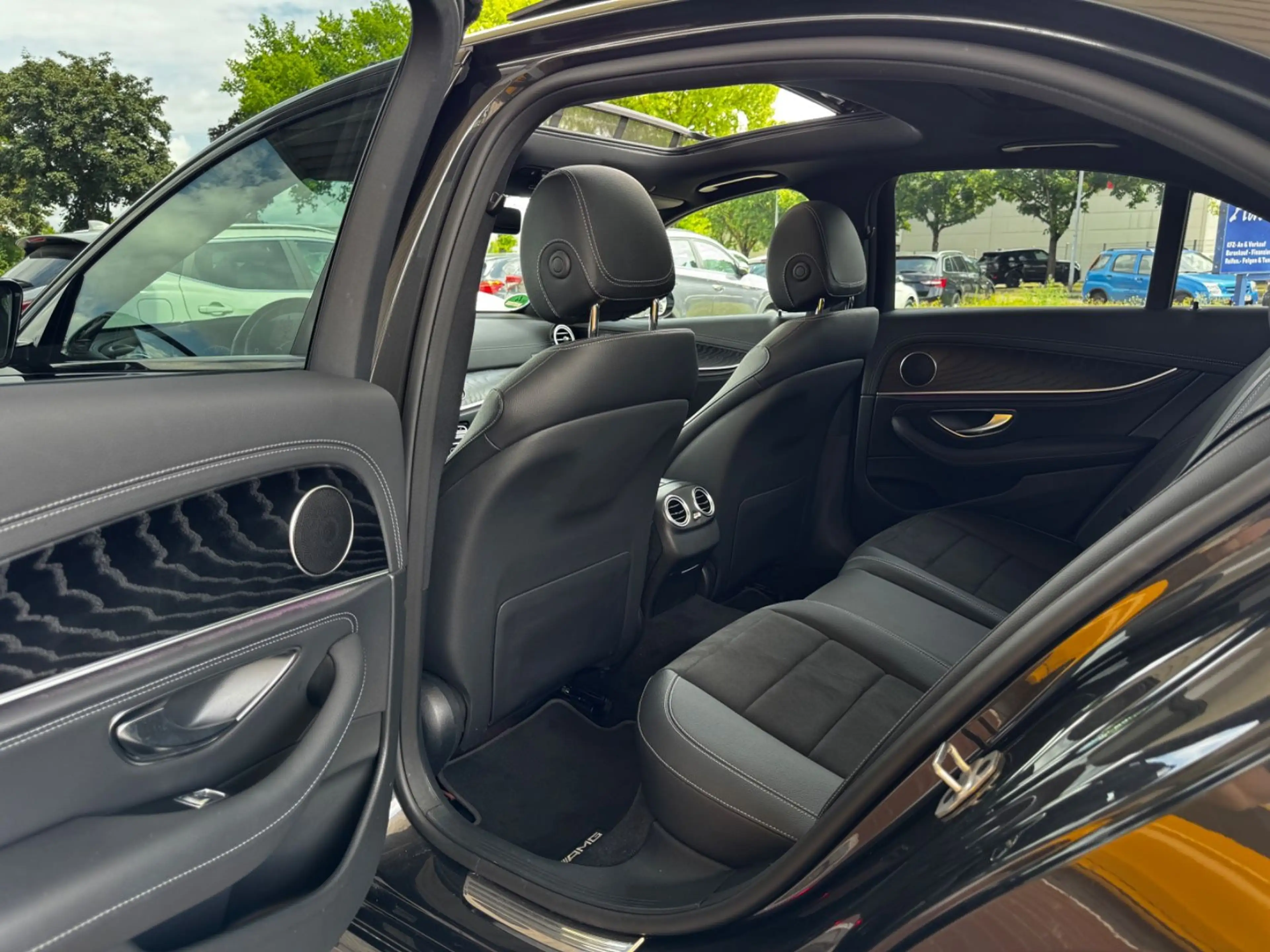 Mercedes-Benz E 400 d AMG 4MATIC/PANO/HUD/MULTIBEAM/STANDHZG — photo 12