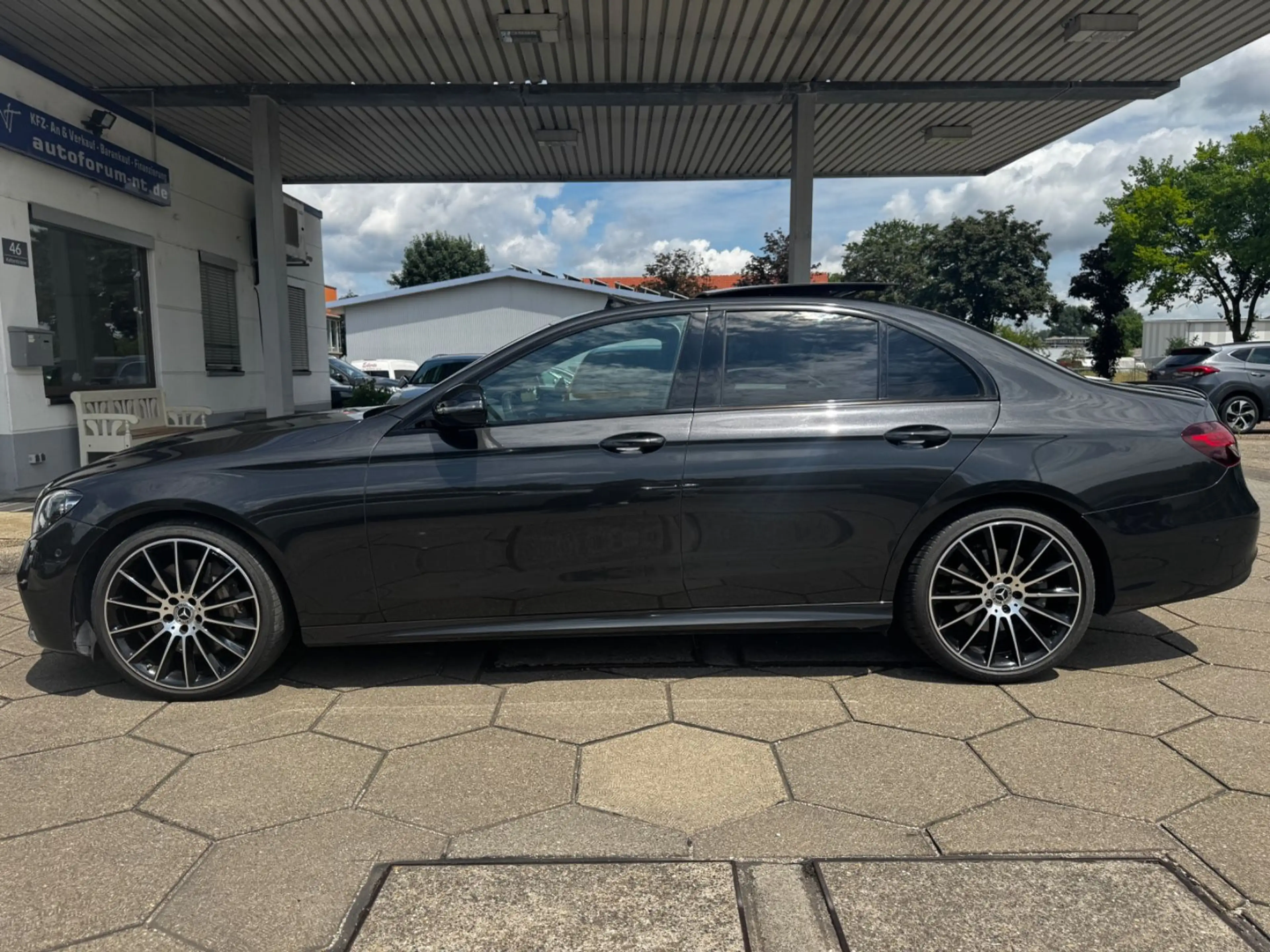 Mercedes-Benz E 400 d AMG 4MATIC/PANO/HUD/MULTIBEAM/STANDHZG — photo 6