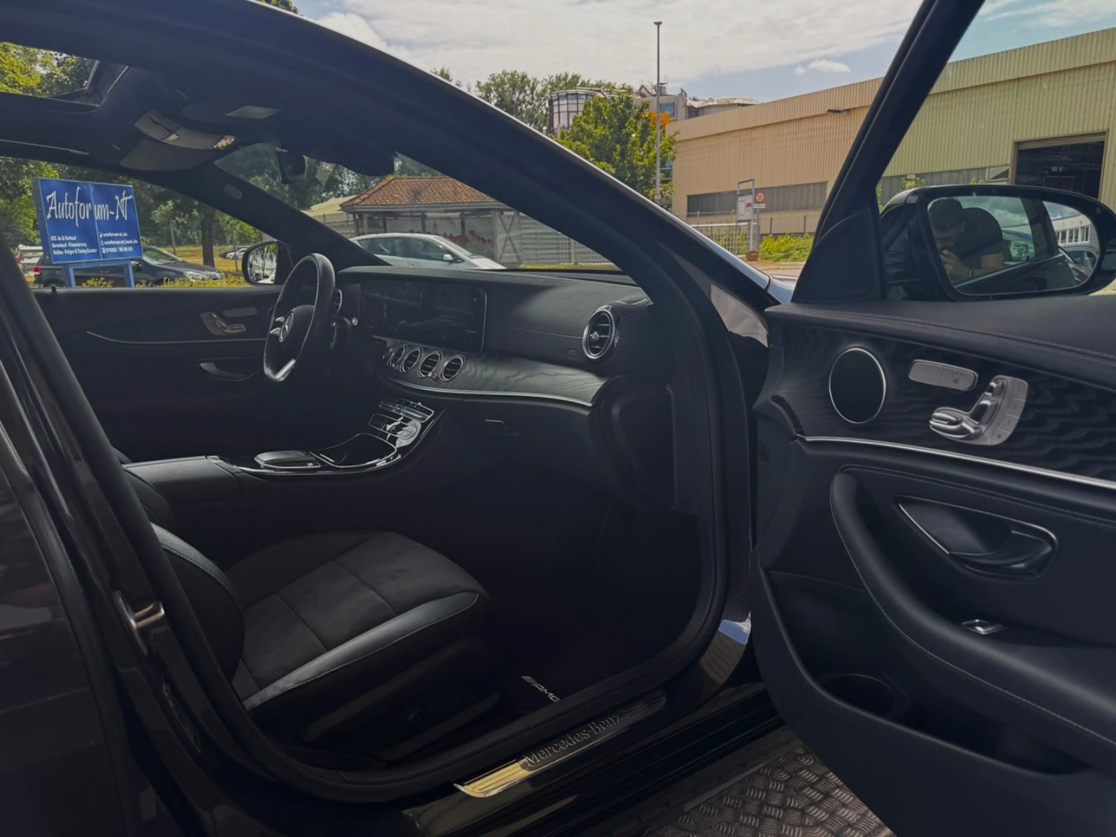 Mercedes-Benz E 400 d AMG 4MATIC/PANO/HUD/MULTIBEAM/STANDHZG — photo 9