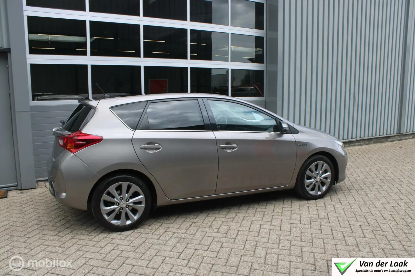 Toyota Auris 1.8 Hybrid Lease Pro | 2e Eigenaar | Panoramadak | Bruin - 2