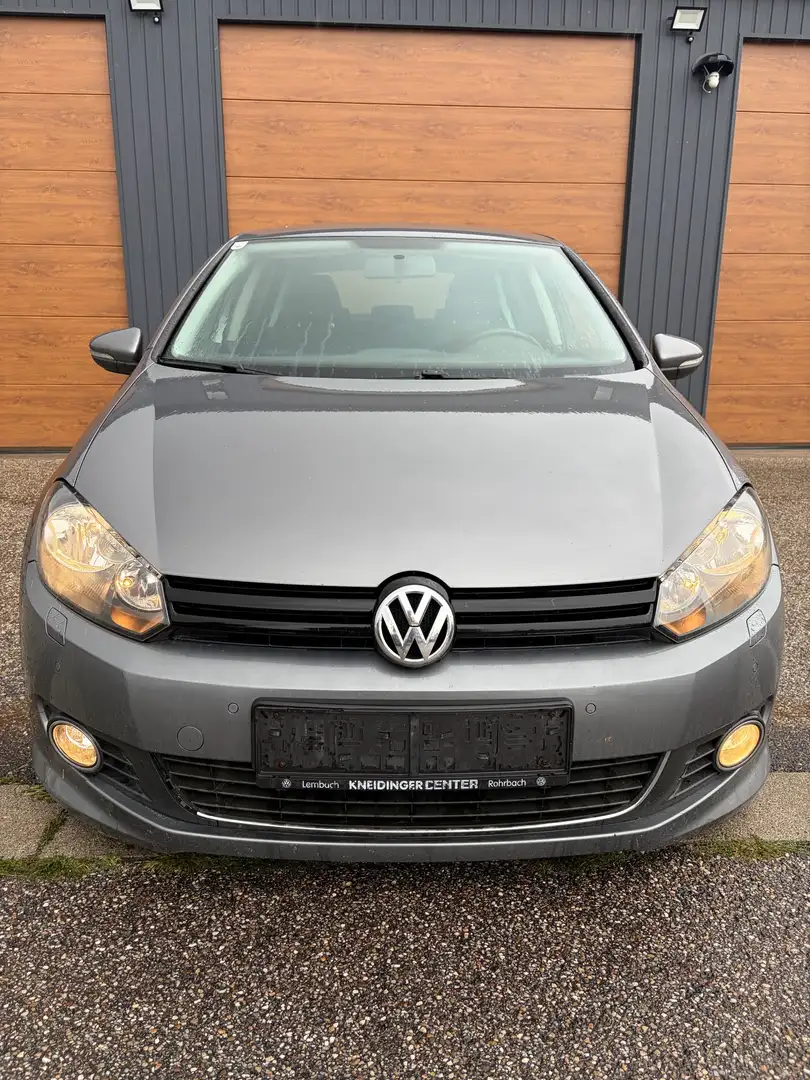 Volkswagen Golf 1.6*66kw* Grau - 1