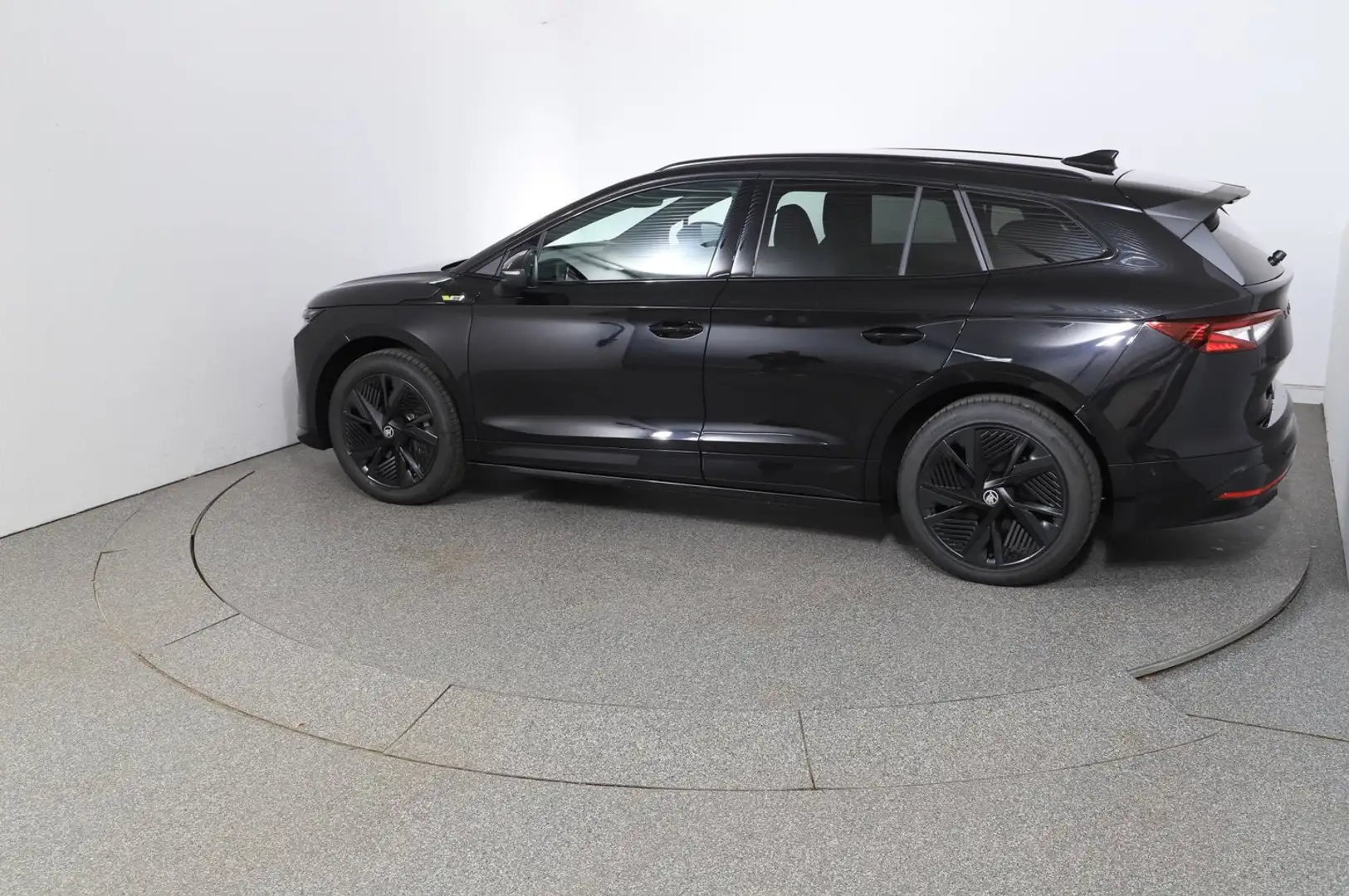 Skoda Enyaq RS Schwarz - 2