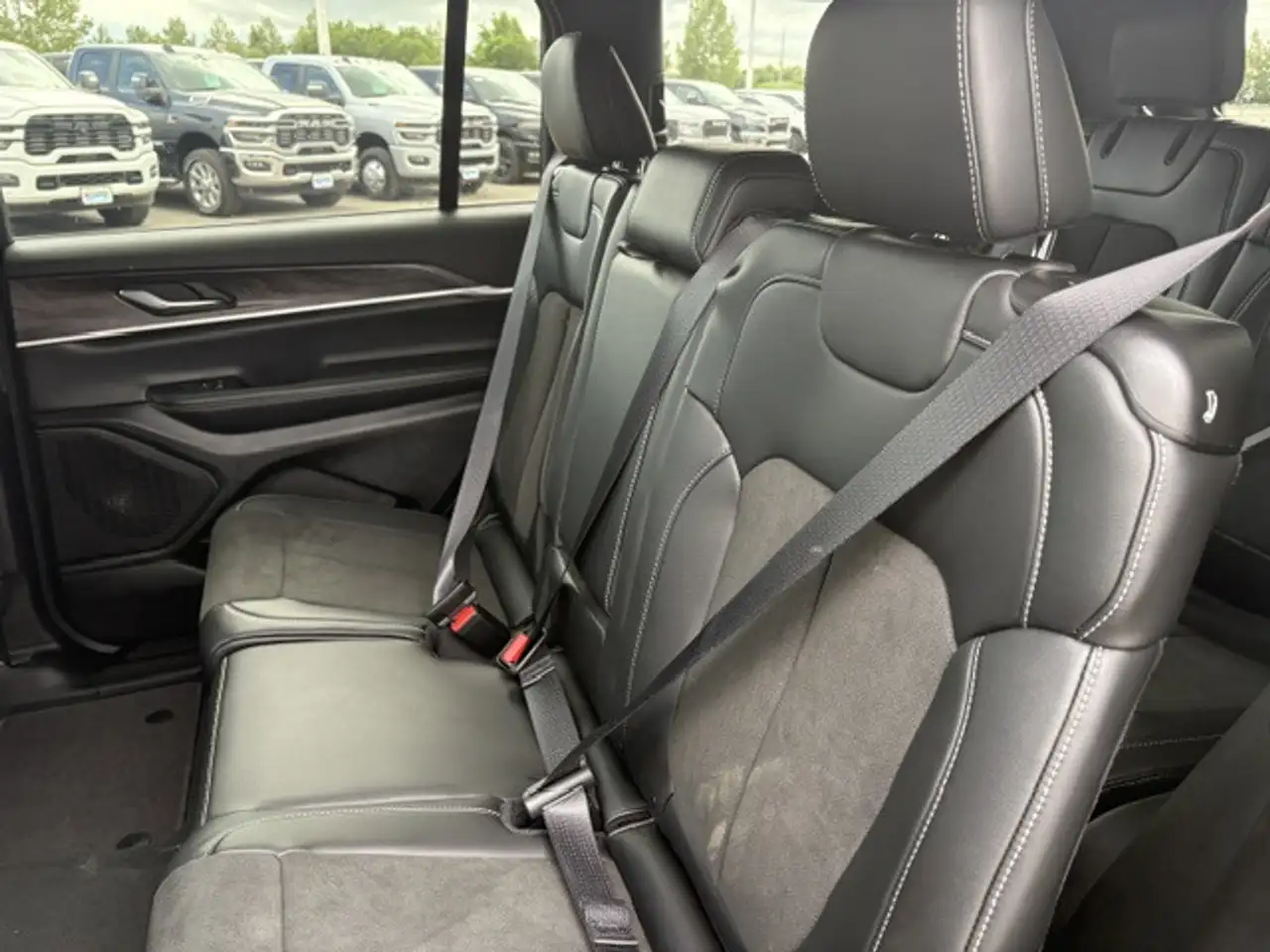 Jeep Grand Cherokee снимка Jeep Grand Cherokee