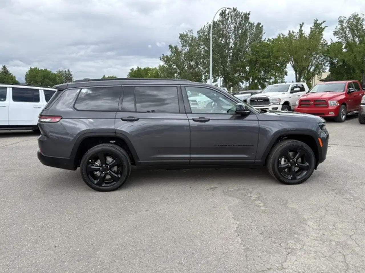 Jeep Grand Cherokee снимка Jeep Grand Cherokee