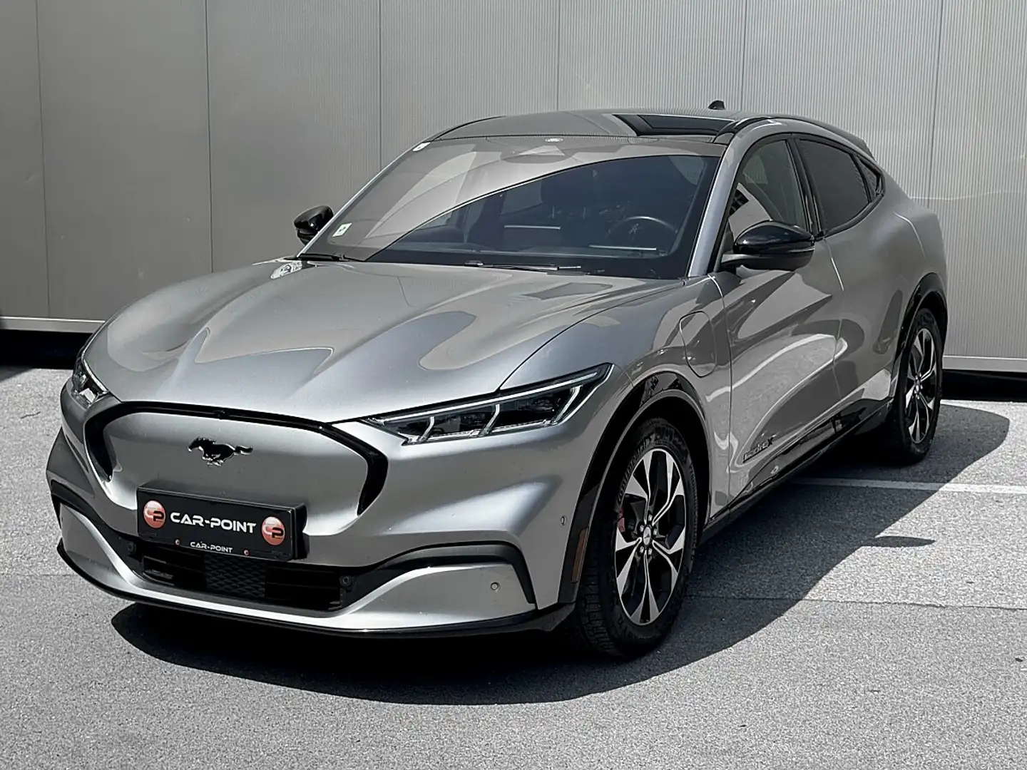 Ford Mustang Mach-E AWD 88kWh Extended Range Silber - 1