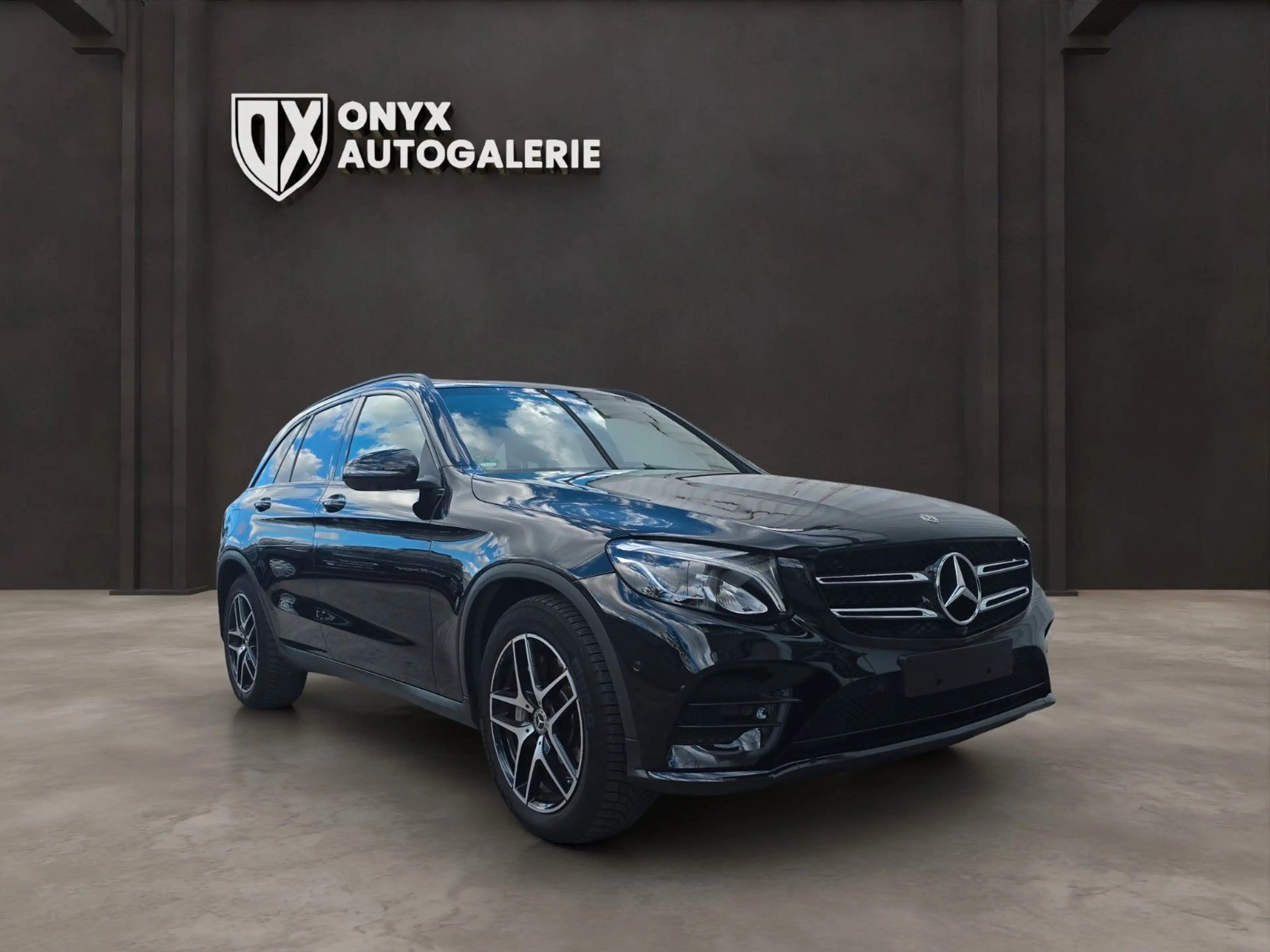 Mercedes-Benz GLC 250 4Matic/AMG line /Pano/ Memory — photo 7