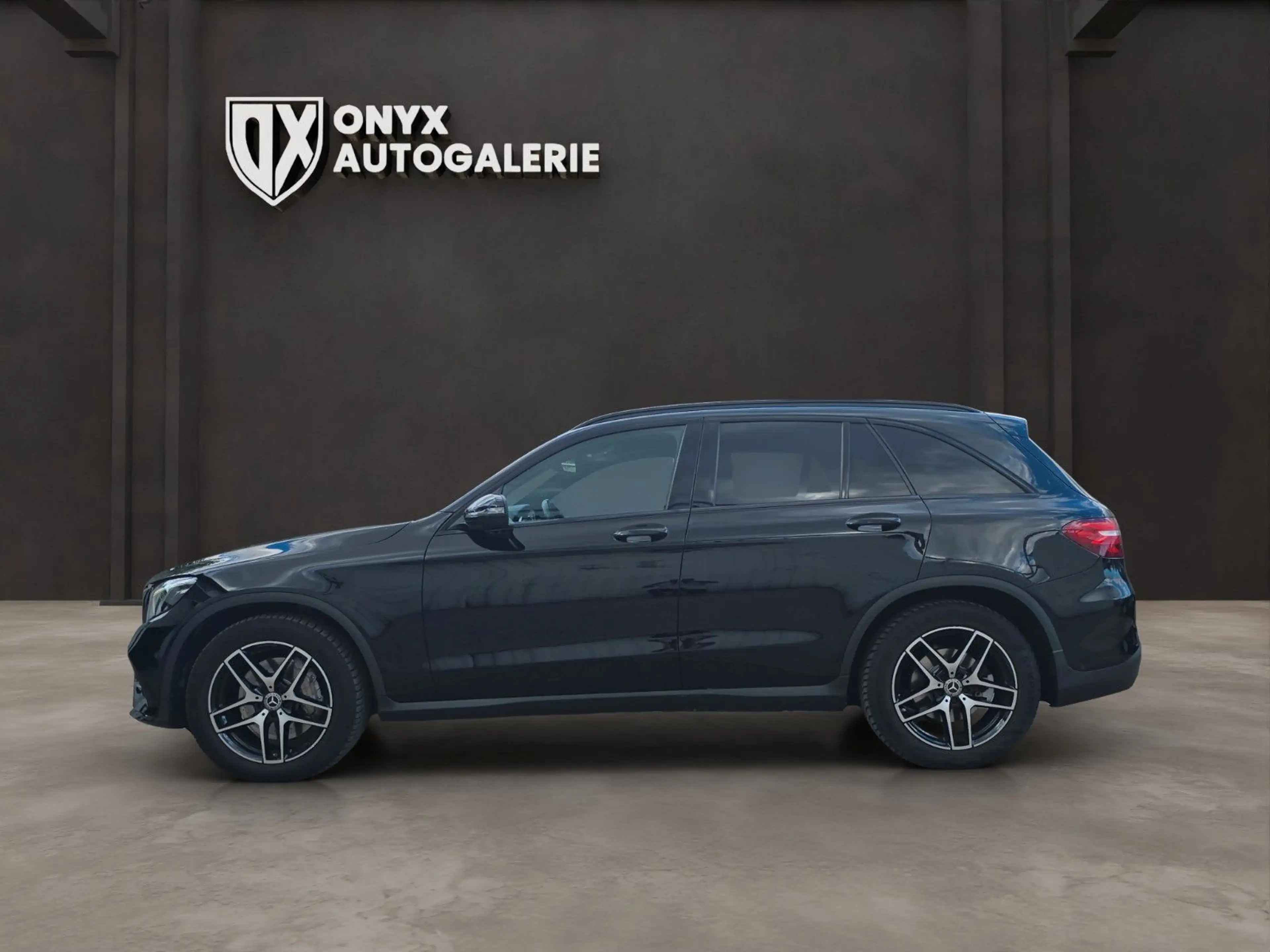 Mercedes-Benz GLC 250 4Matic/AMG line /Pano/ Memory — photo 2