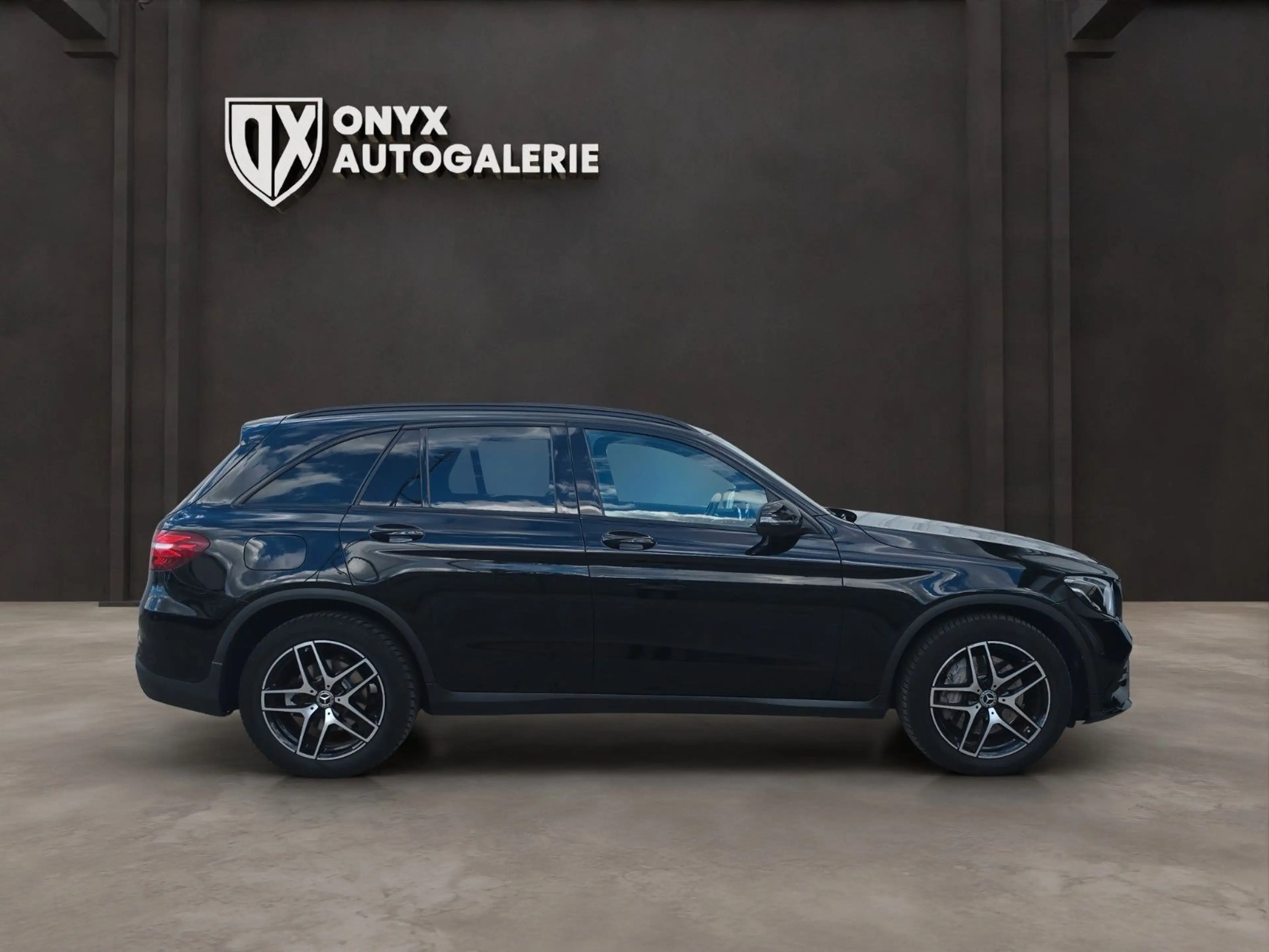 Mercedes-Benz GLC 250 4Matic/AMG line /Pano/ Memory — photo 6
