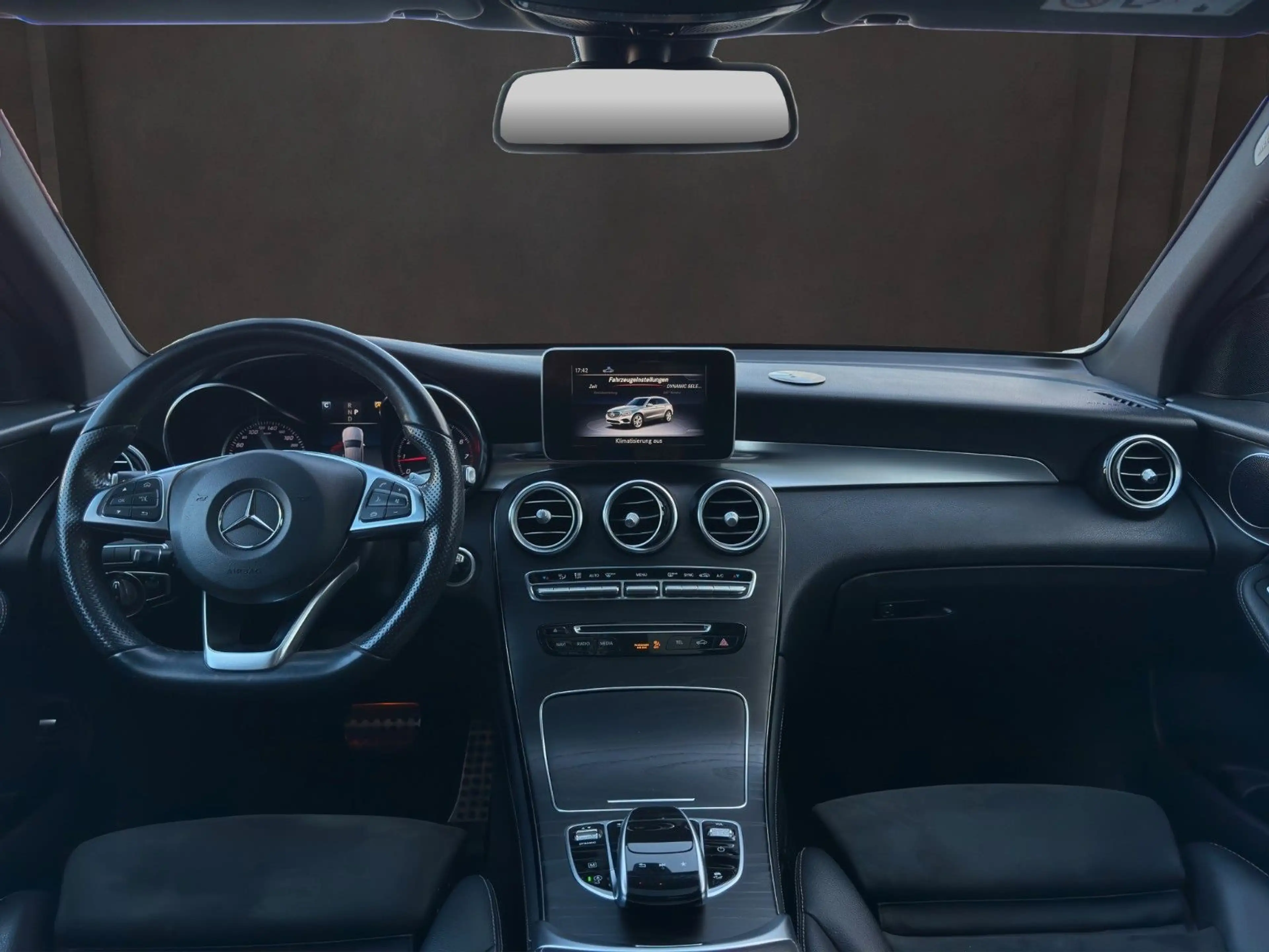 Mercedes-Benz GLC 250 4Matic/AMG line /Pano/ Memory — photo 10