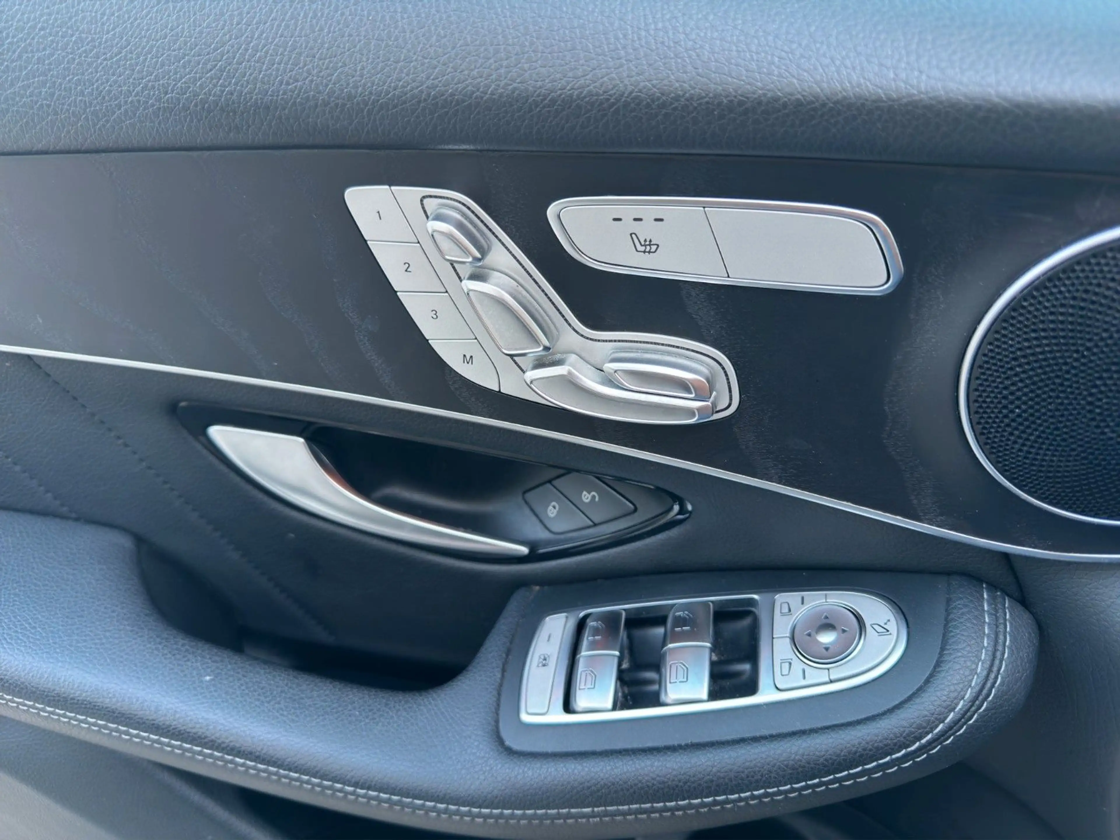 Mercedes-Benz GLC 250 4Matic/AMG line /Pano/ Memory — photo 13