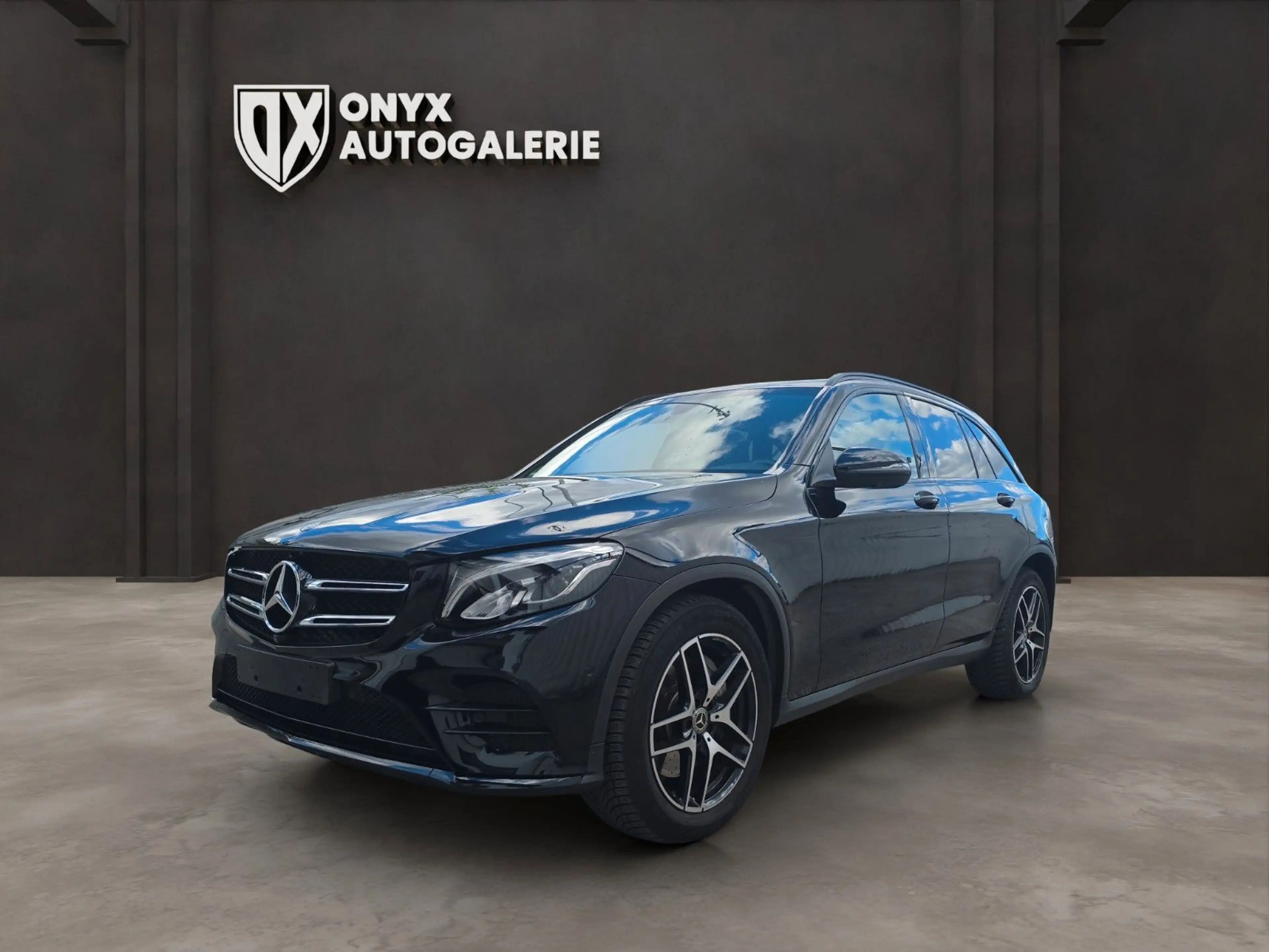 Mercedes-Benz GLC 250 4Matic/AMG line /Pano/ Memory