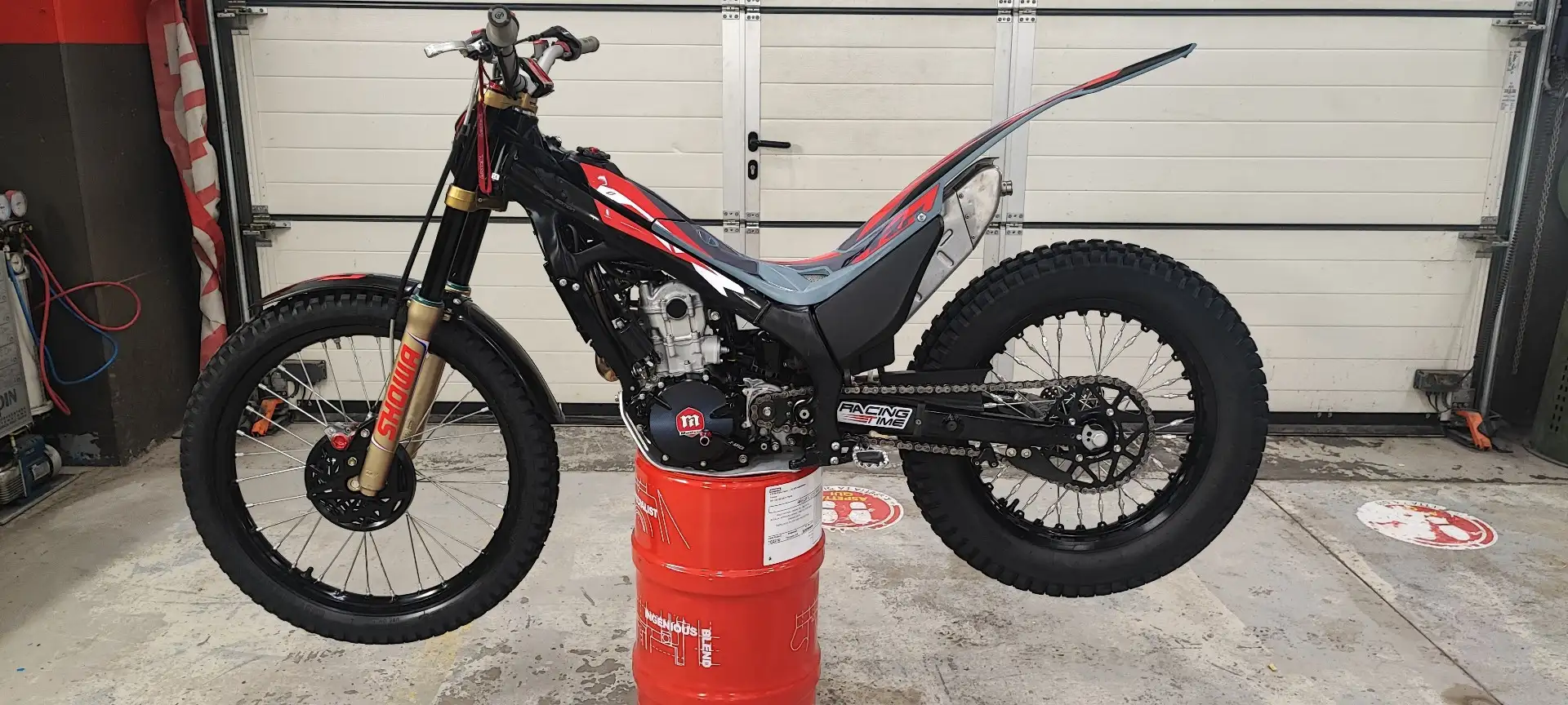 Montesa Gris - 1