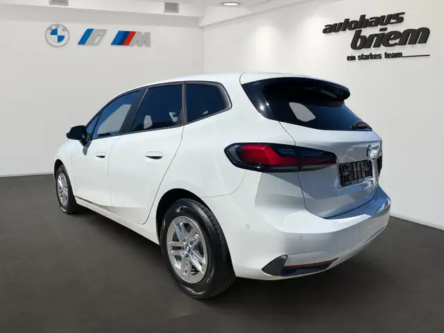 BMW 2 Series view 4