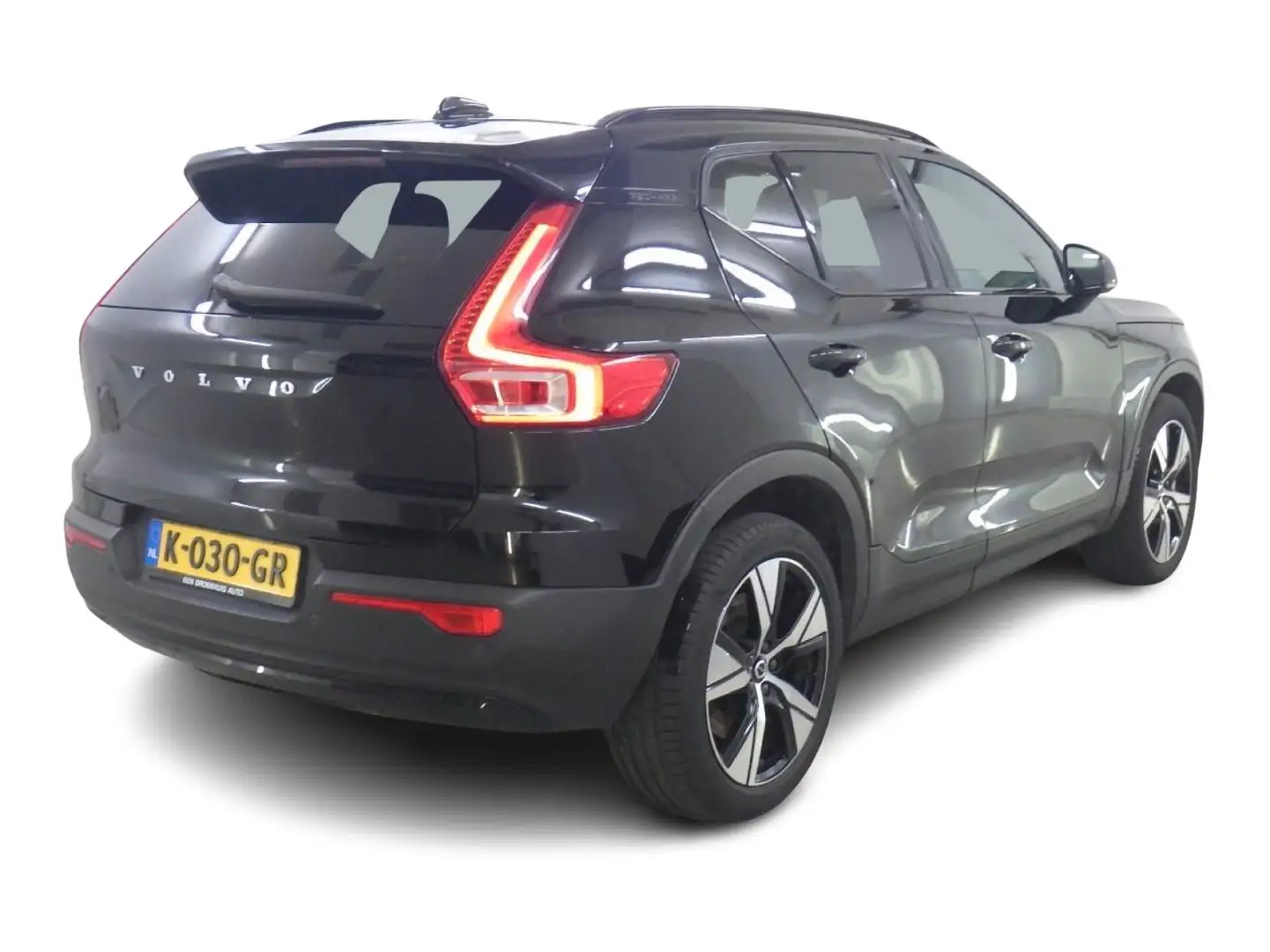 Volvo XC40 P8 Twin Pure Electric AWD R-Design Recharg Schwarz - 2