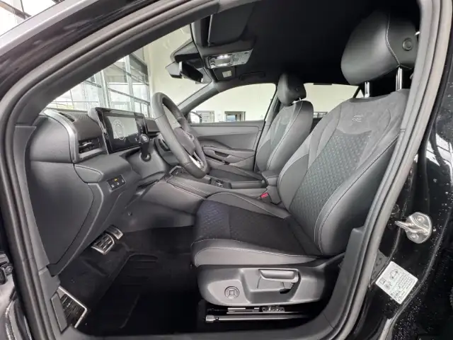 Volkswagen T-Roc view 11