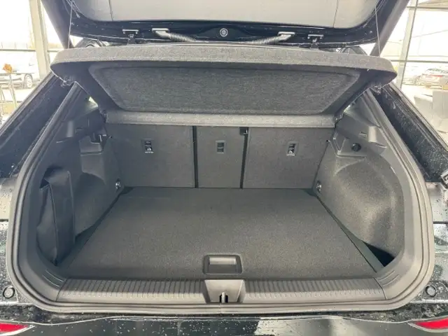 Volkswagen T-Roc view 9