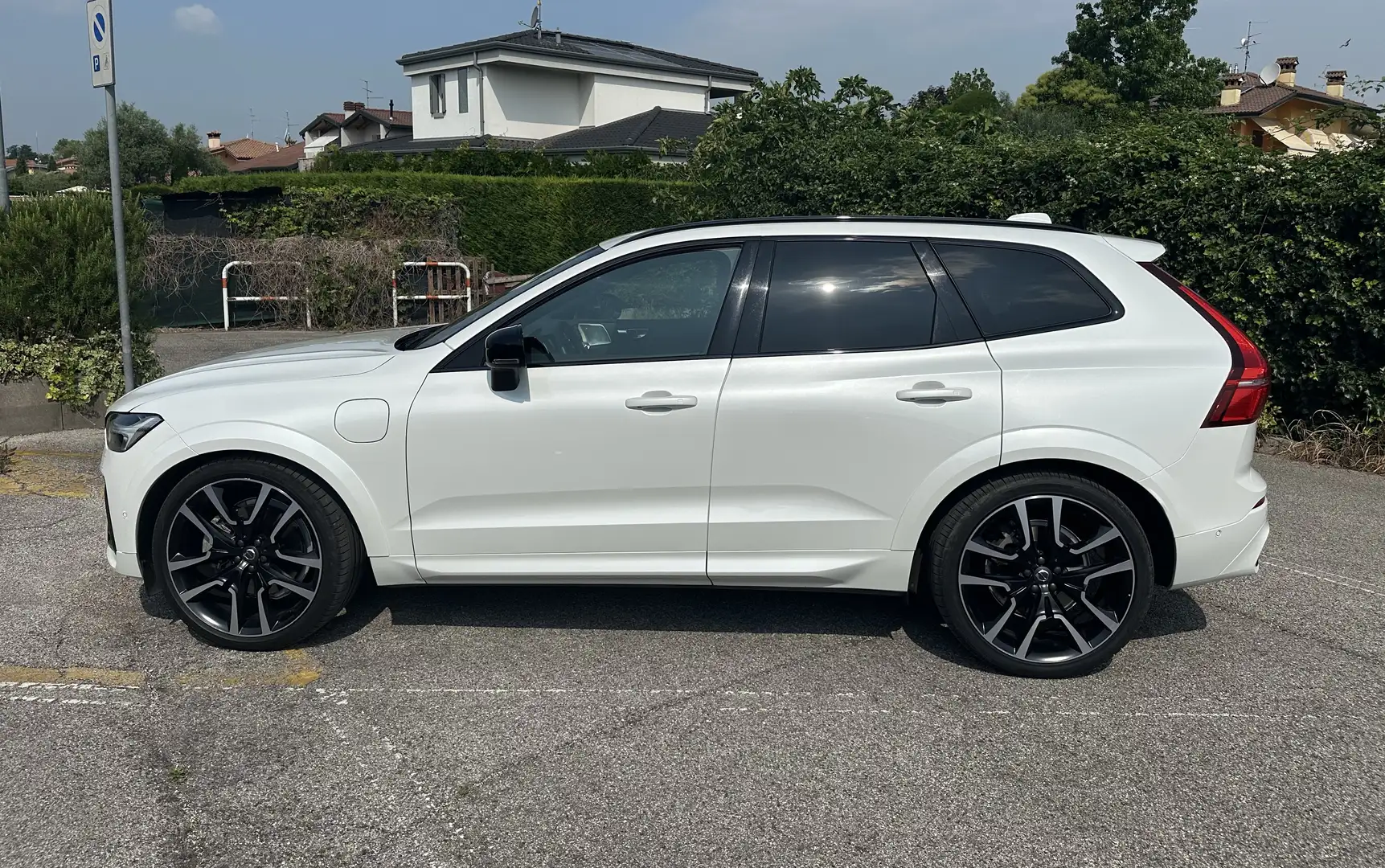 Volvo XC60 T8 Recharge plug-in hybrid AWD R-Design - 2
