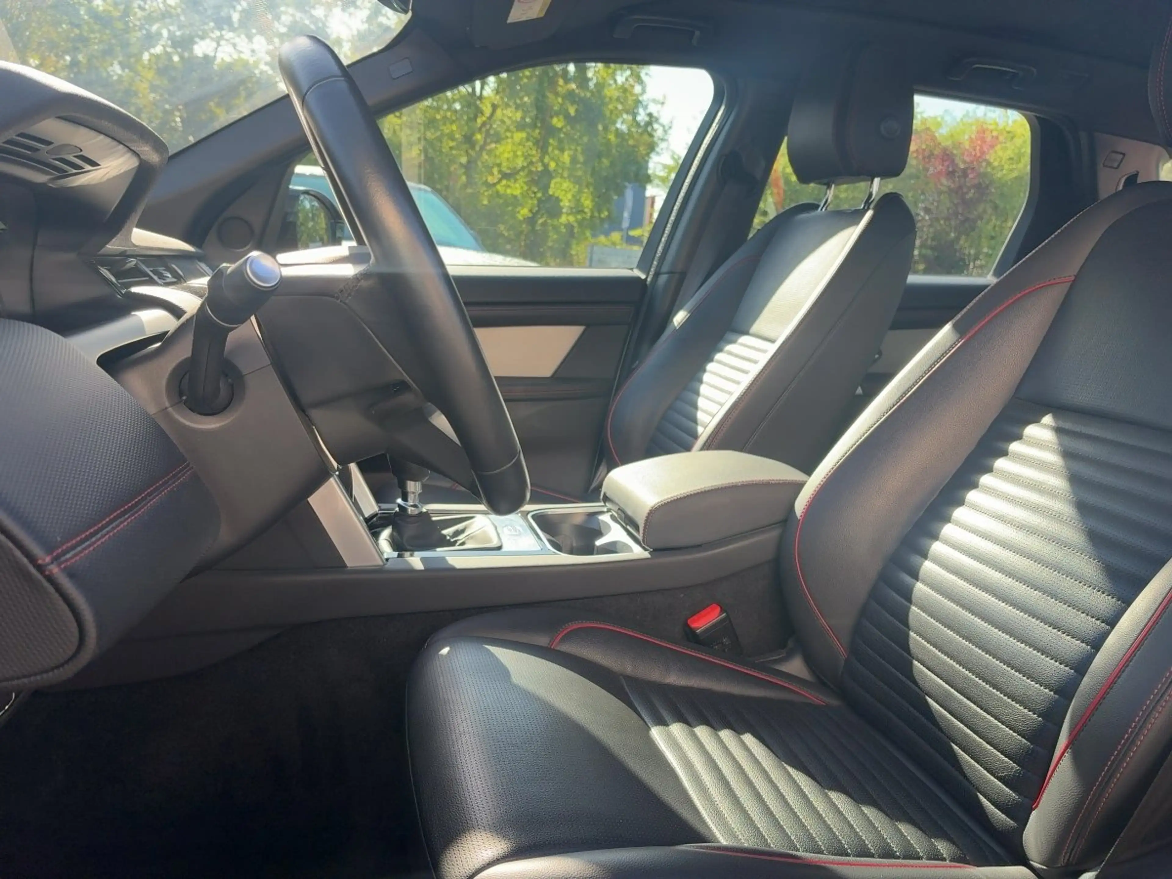 Land Rover Discovery Sport 2.0 Diesel D165 R-Dynamic SE Schalter — photo 9