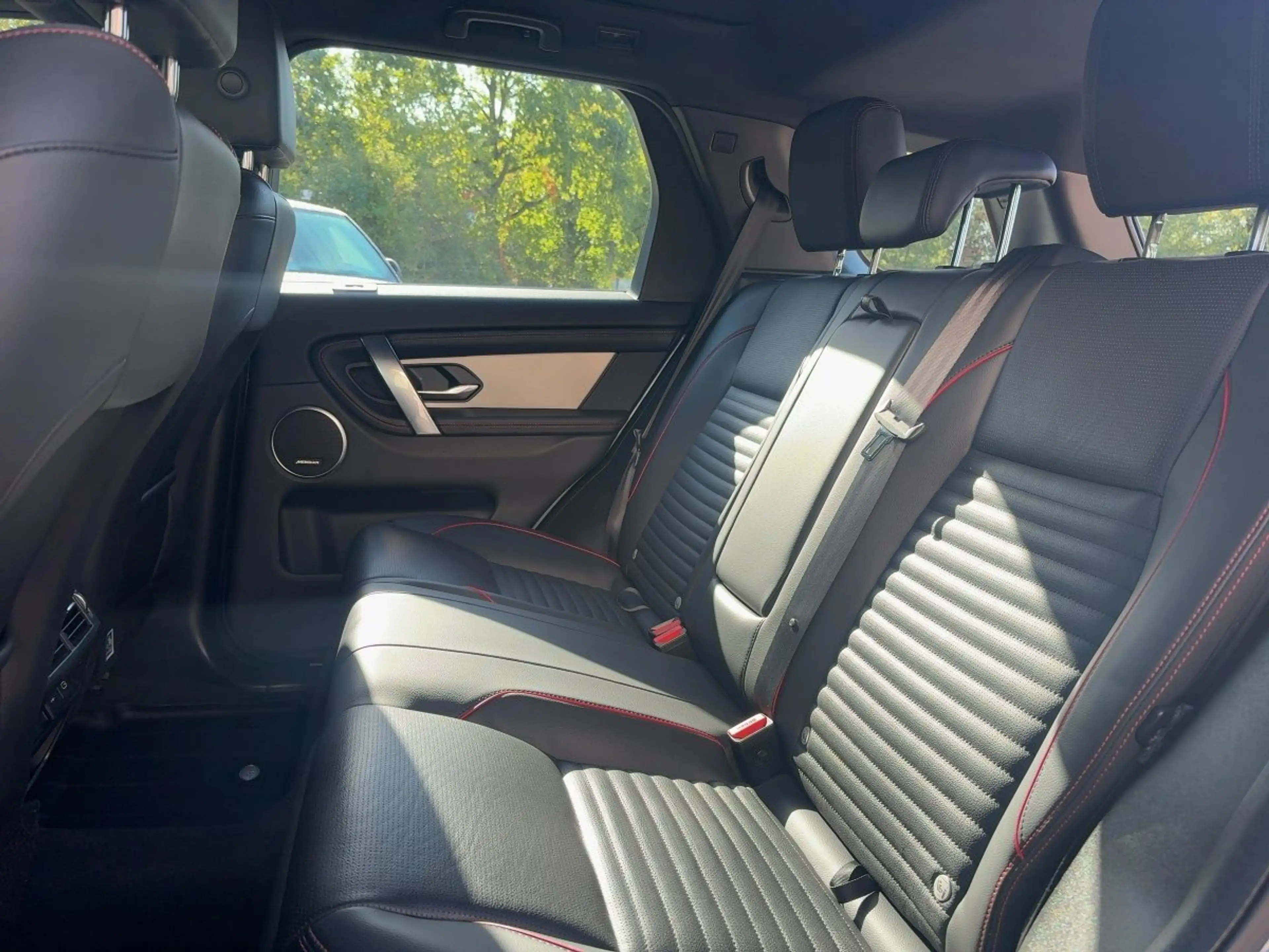 Land Rover Discovery Sport 2.0 Diesel D165 R-Dynamic SE Schalter — photo 10