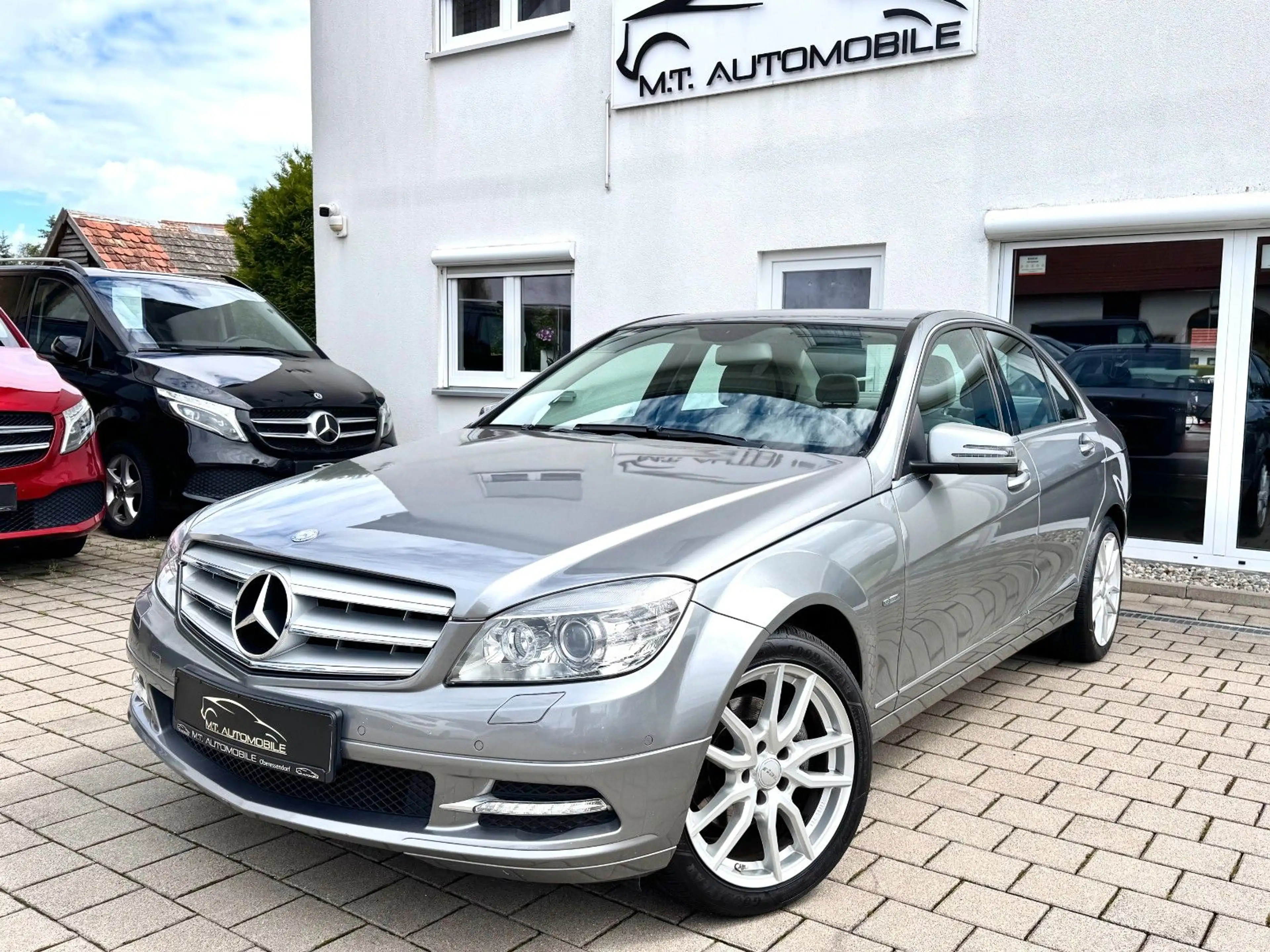 Mercedes-Benz C 250 *AVANTGARDE*AHK*TEMP*NAVI*PDC*KAMERA*KLIMA