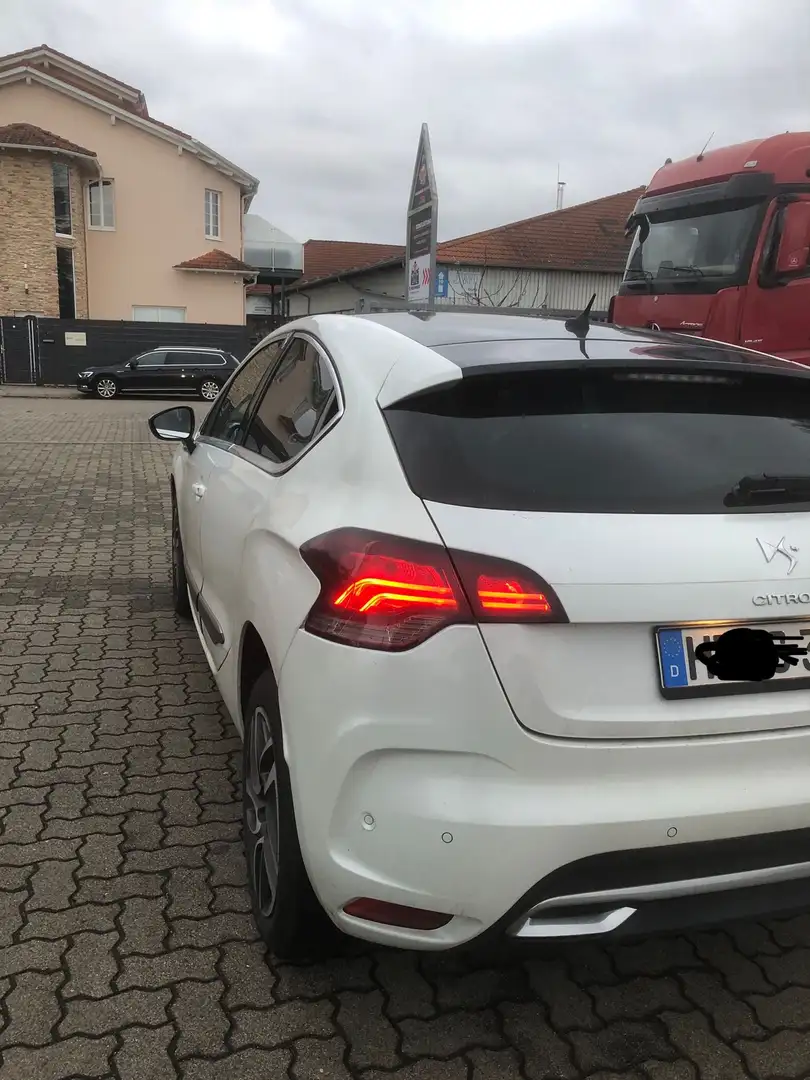 Citroen DS4 DS4 e-HDi 115 ETG6 Urban Show Bílá - 1