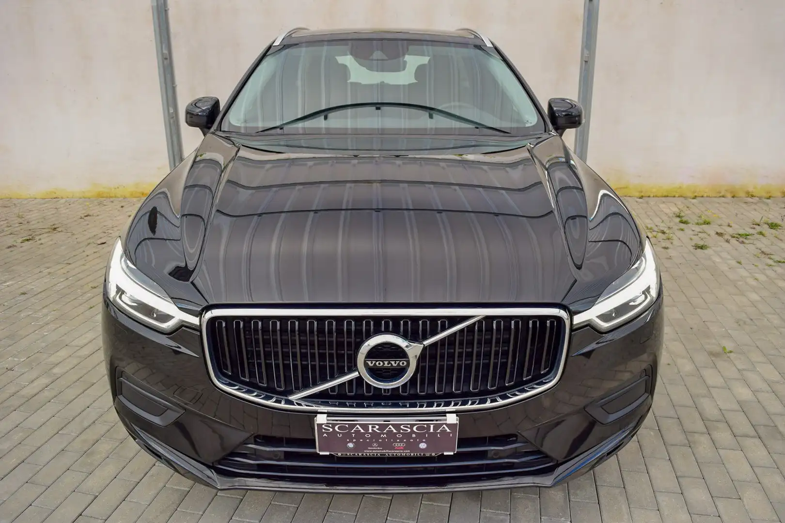 Volvo XC60 2.0 B4 Mhev AWD Geartronic 197 cv Business Plus Zwart - 2