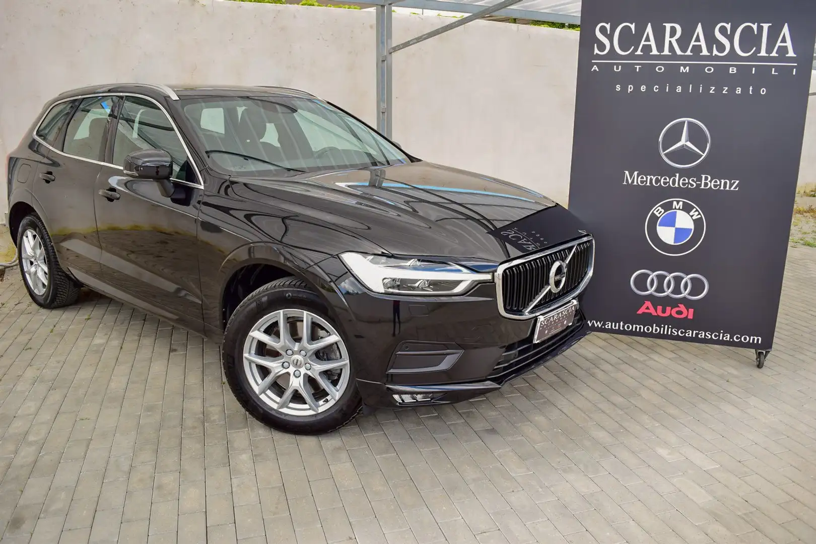 Volvo XC60 2.0 B4 Mhev AWD Geartronic 197 cv Business Plus Zwart - 1