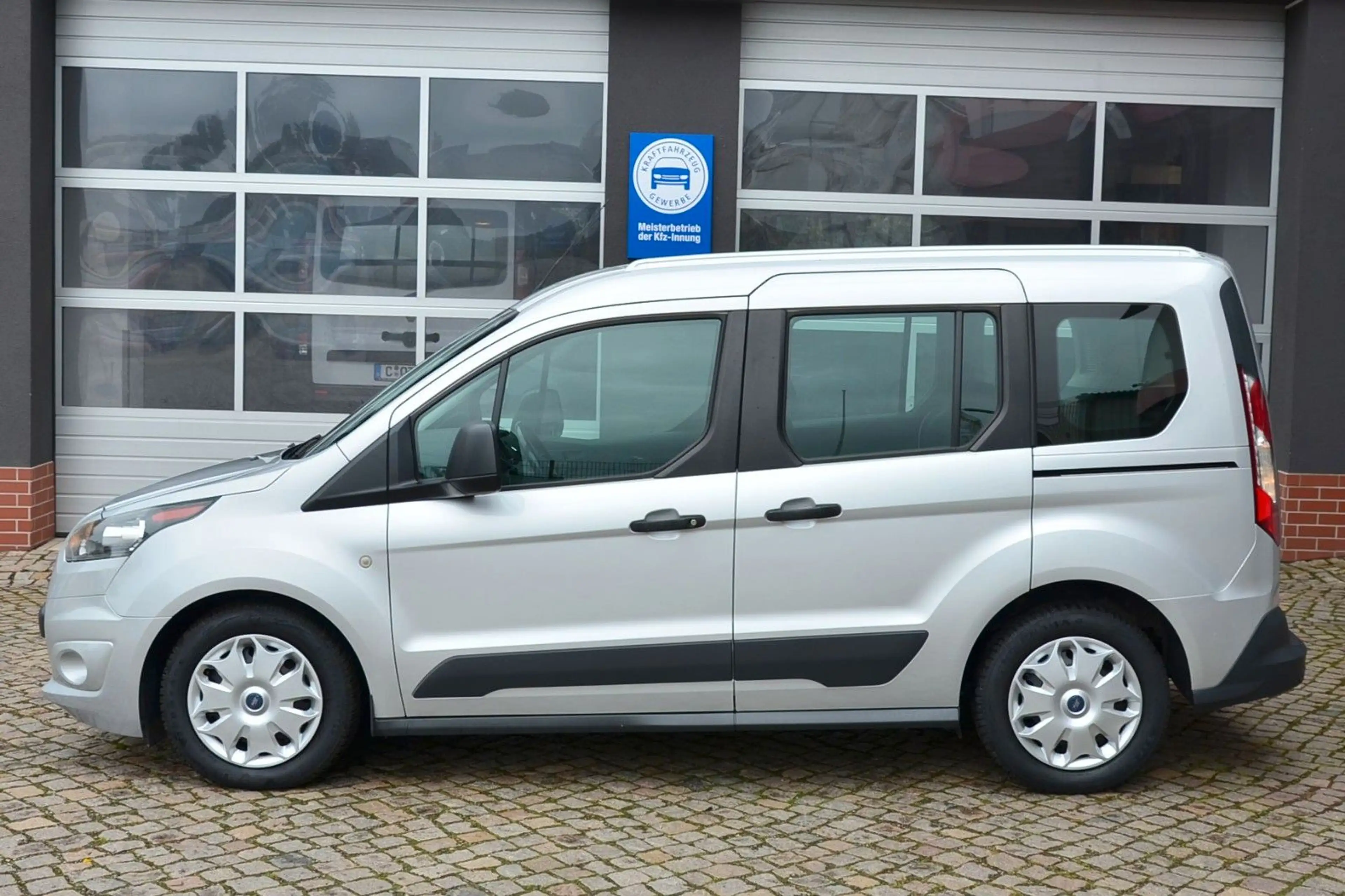 Ford Tourneo Connect 1.5 TDCi *Navi / Sitzheizung* — photo 8