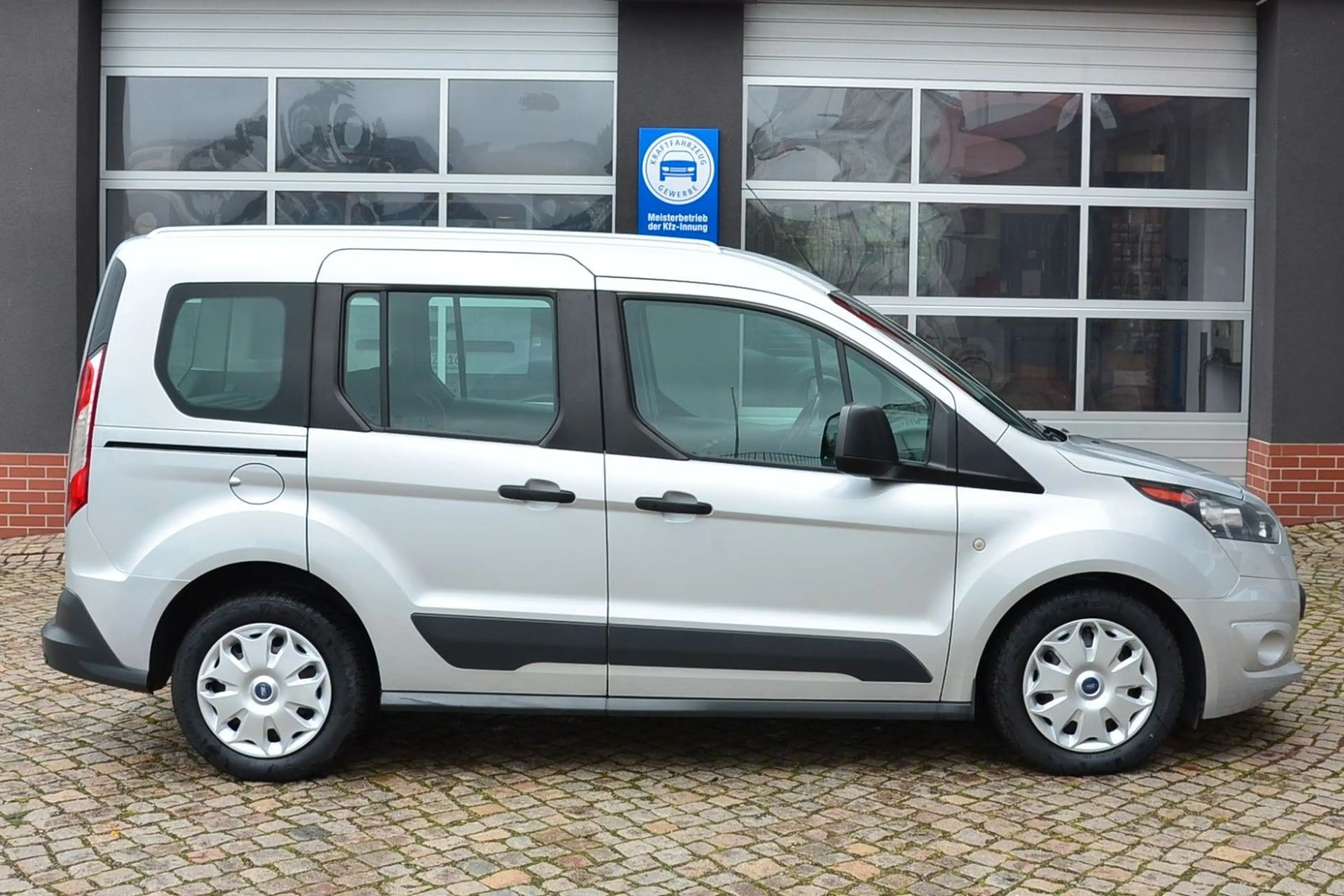 Ford Tourneo Connect 1.5 TDCi *Navi / Sitzheizung* — photo 4
