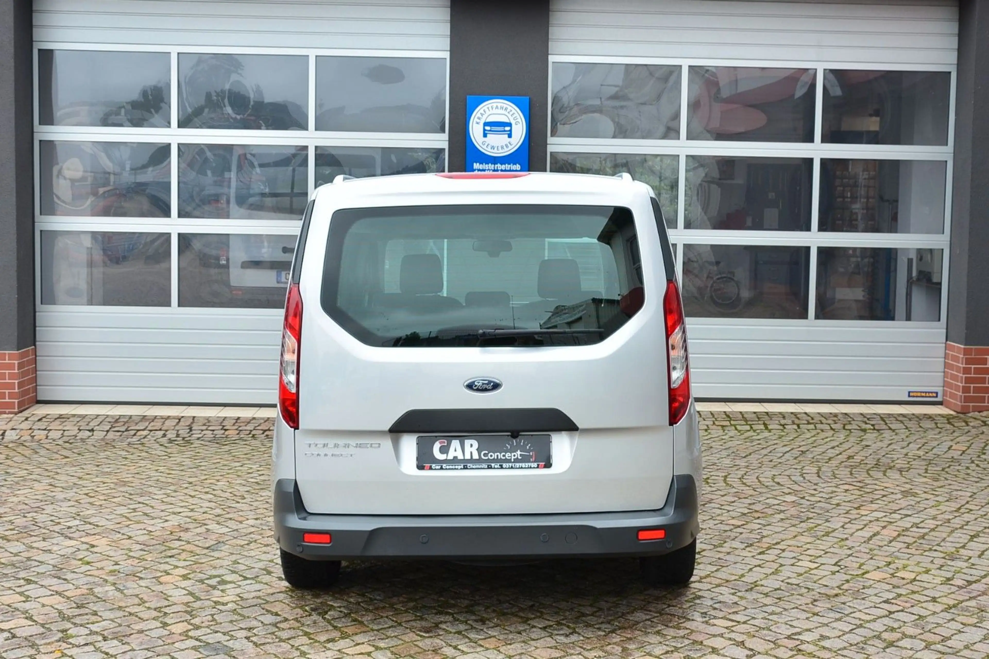 Ford Tourneo Connect 1.5 TDCi *Navi / Sitzheizung* — photo 6