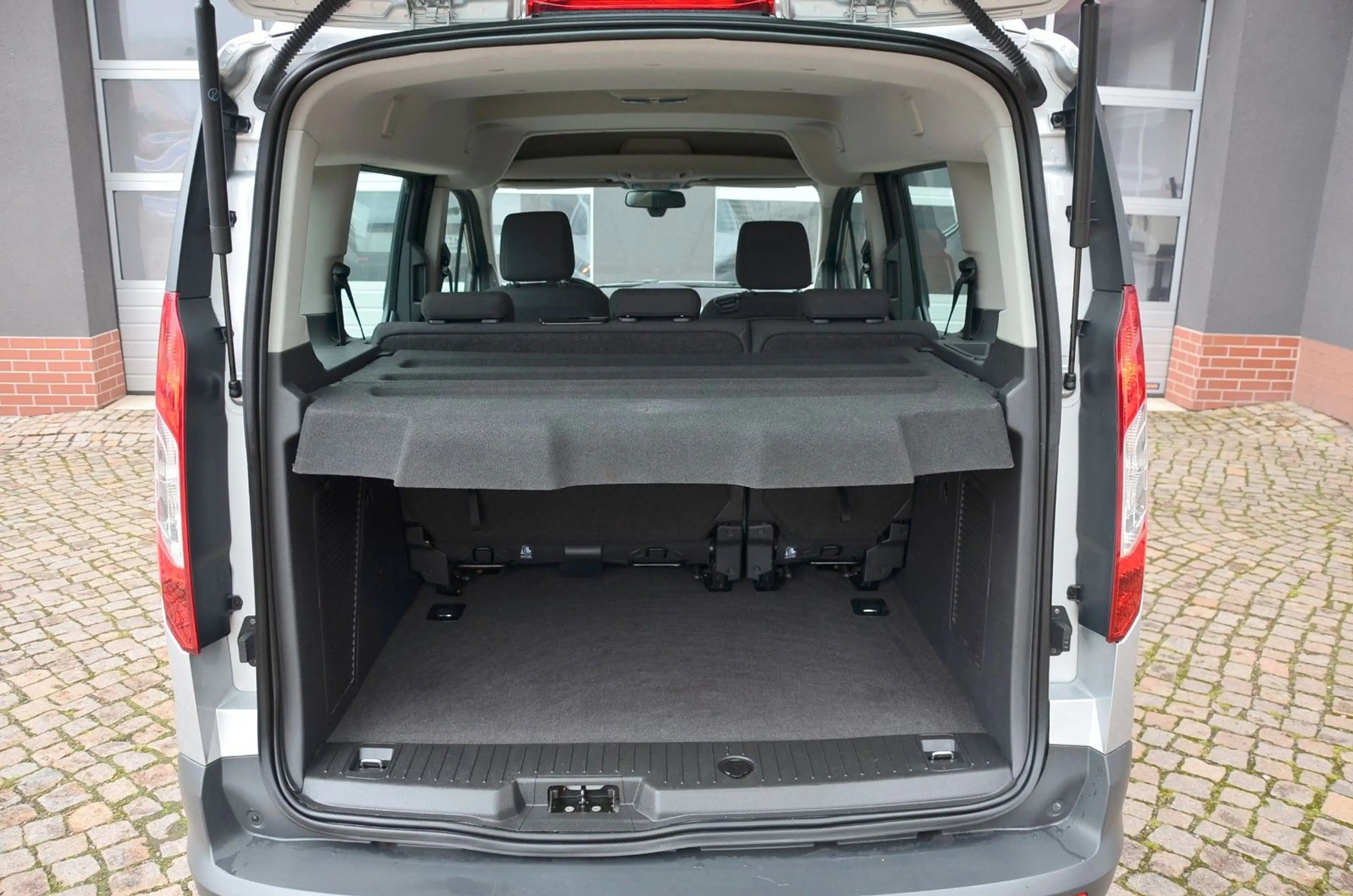 Ford Tourneo Connect 1.5 TDCi *Navi / Sitzheizung* — photo 14